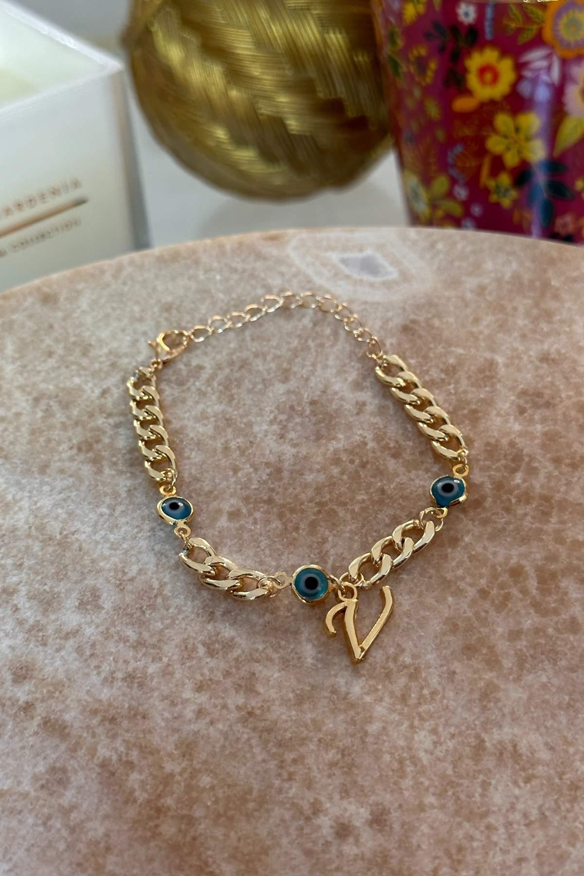 Kişiye Özel Harfli Altın Kaplama Üç Nazarlı V Harf Zincir Bileklik