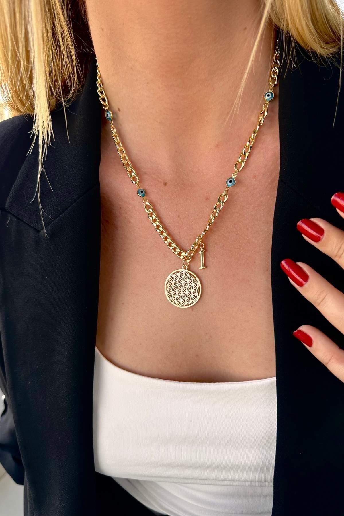 Kişiye Özel Harfli Altın Kaplama Üç Nazarlı Yaşam Çiçeği ve İ Harf Kolye