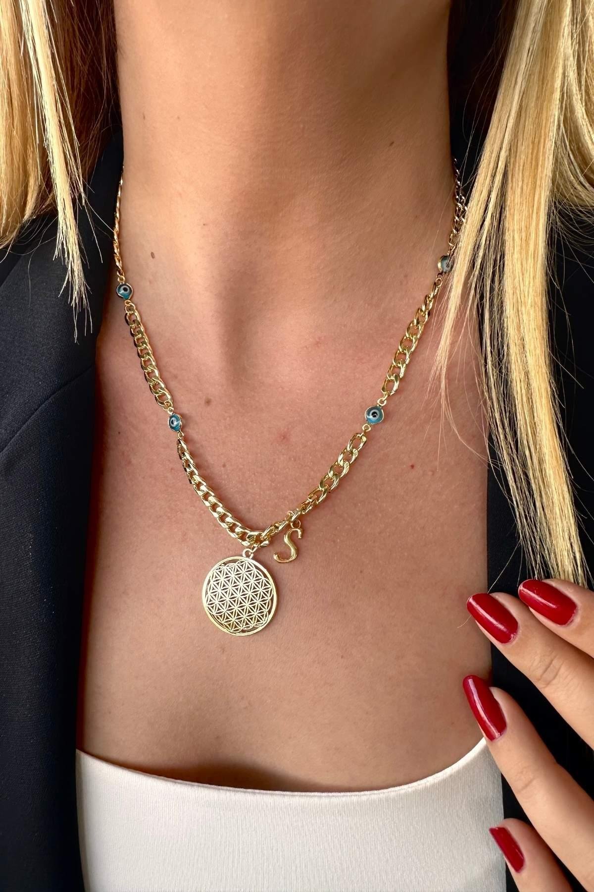 Kişiye Özel Harfli Altın Kaplama Üç Nazarlı Yaşam Çiçeği ve S Harf Kolye