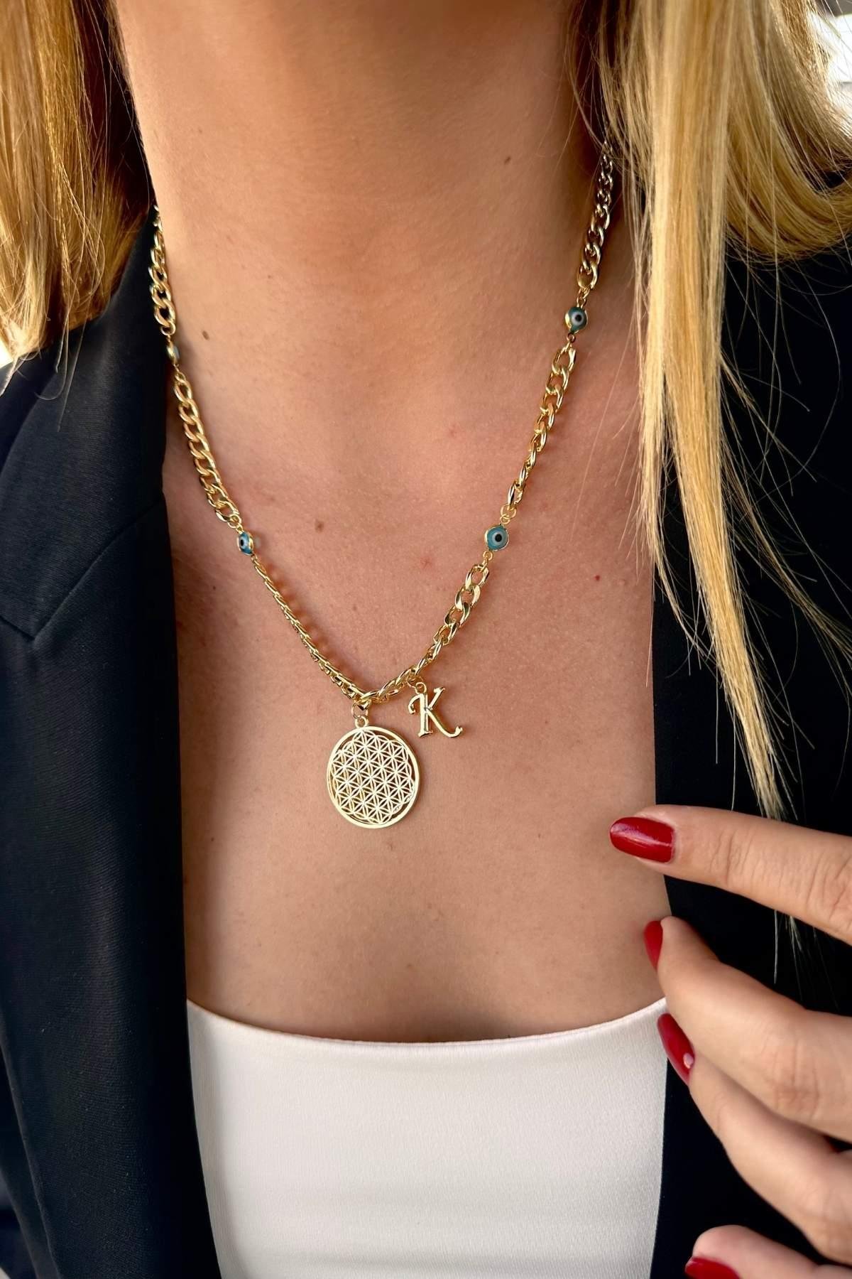 Kişiye Özel Harfli Altın Kaplama Üç Nazarlı Yaşam Çiçeği ve K Harf Kolye