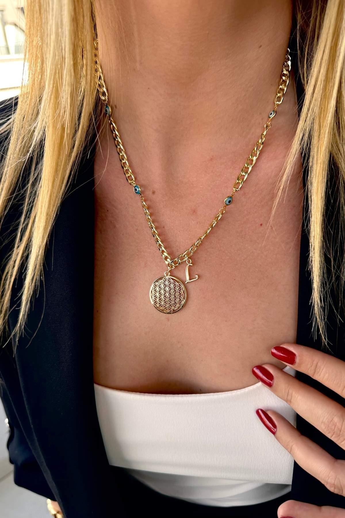 Kişiye Özel Harfli Altın Kaplama Üç Nazarlı Yaşam Çiçeği ve L Harf Kolye