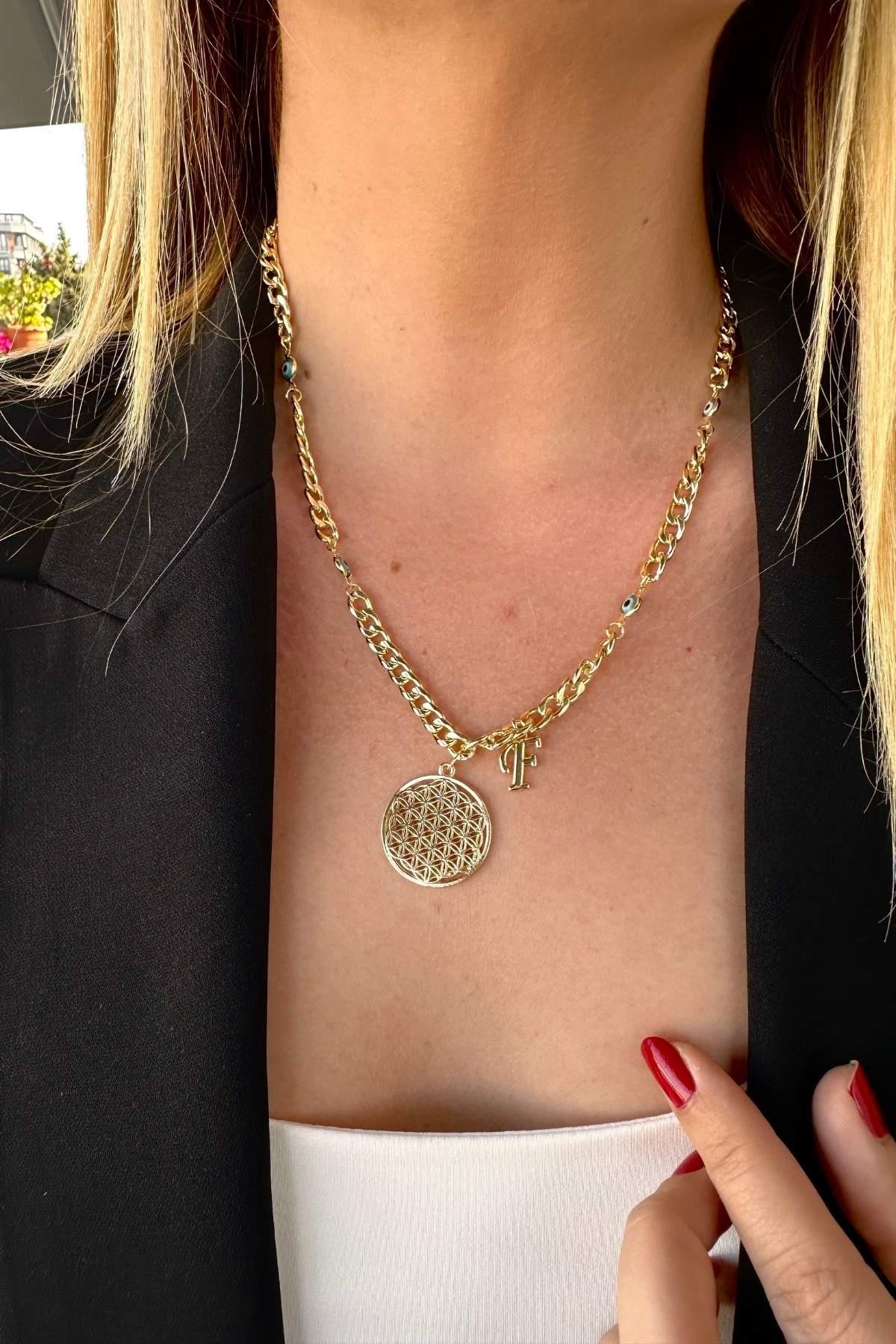 Kişiye Özel Harfli Altın Kaplama Üç Nazarlı Yaşam Çiçeği ve F Harf Kolye