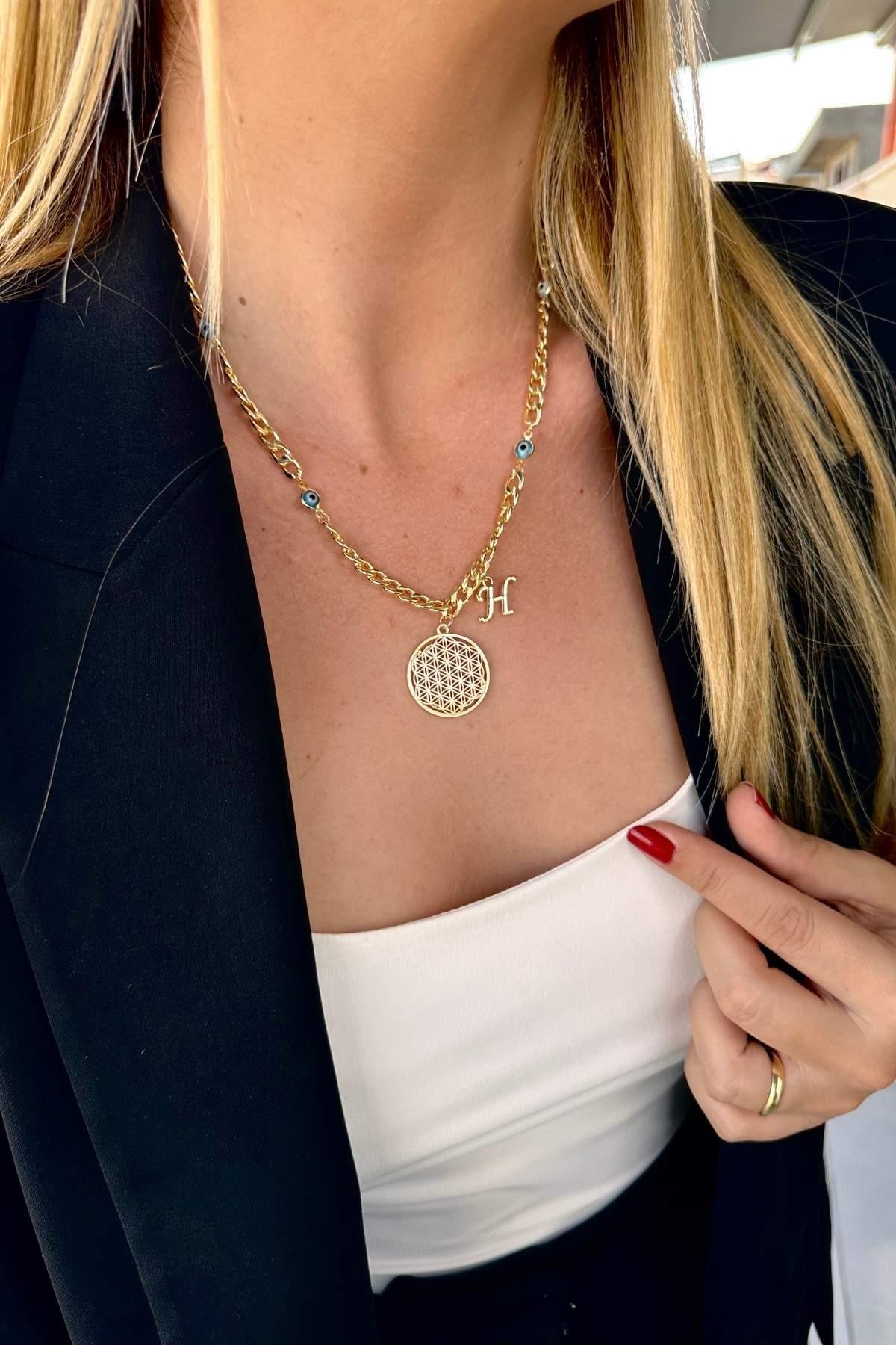 Kişiye Özel Harfli Altın Kaplama Üç Nazarlı Yaşam Çiçeği ve H Harf Kolye