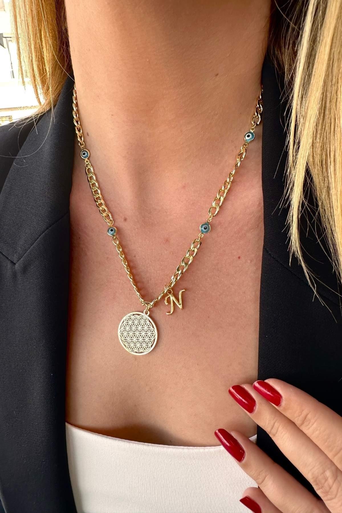 Kişiye Özel Harfli Altın Kaplama Üç Nazarlı Yaşam Çiçeği ve N Harf Kolye