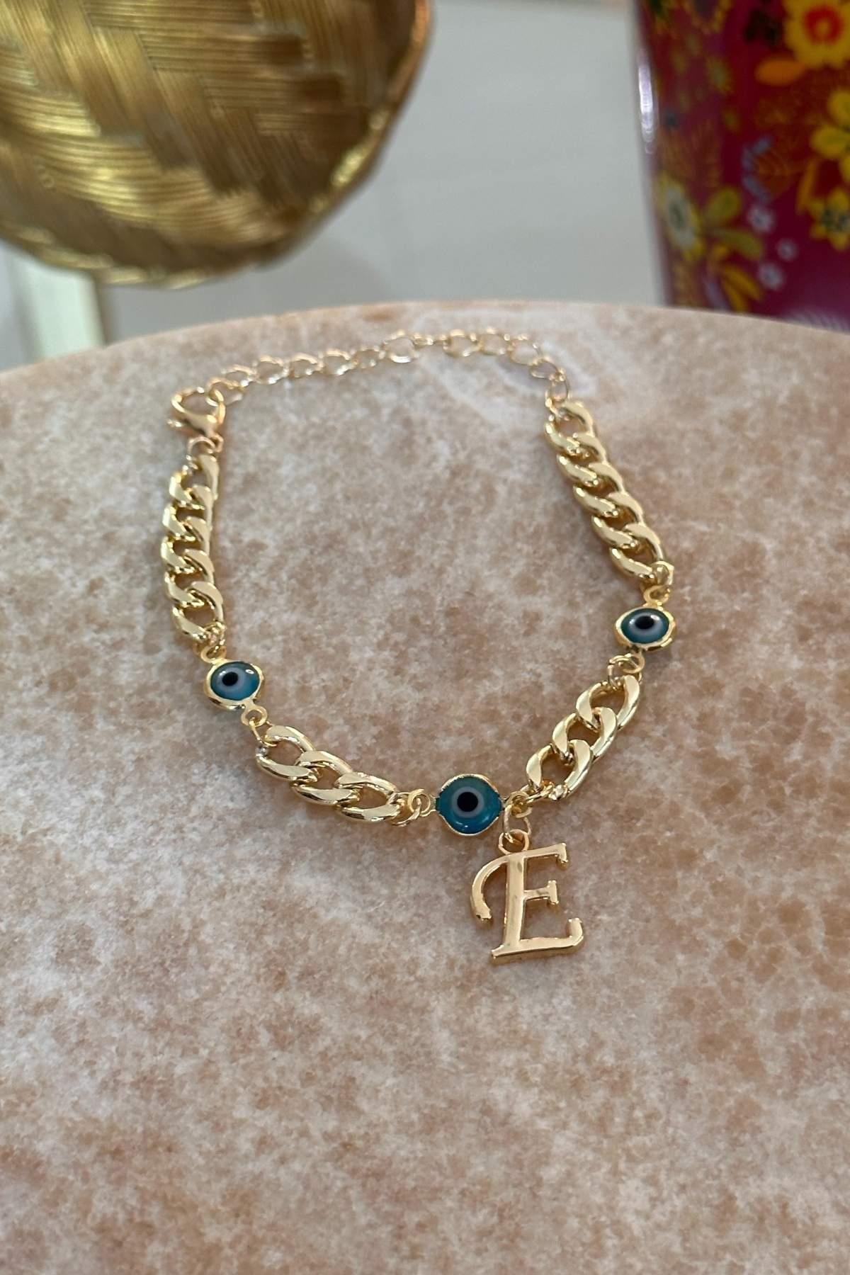 Kişiye Özel Harfli Altın Kaplama Üç Nazarlı E Harf Zincir Bileklik