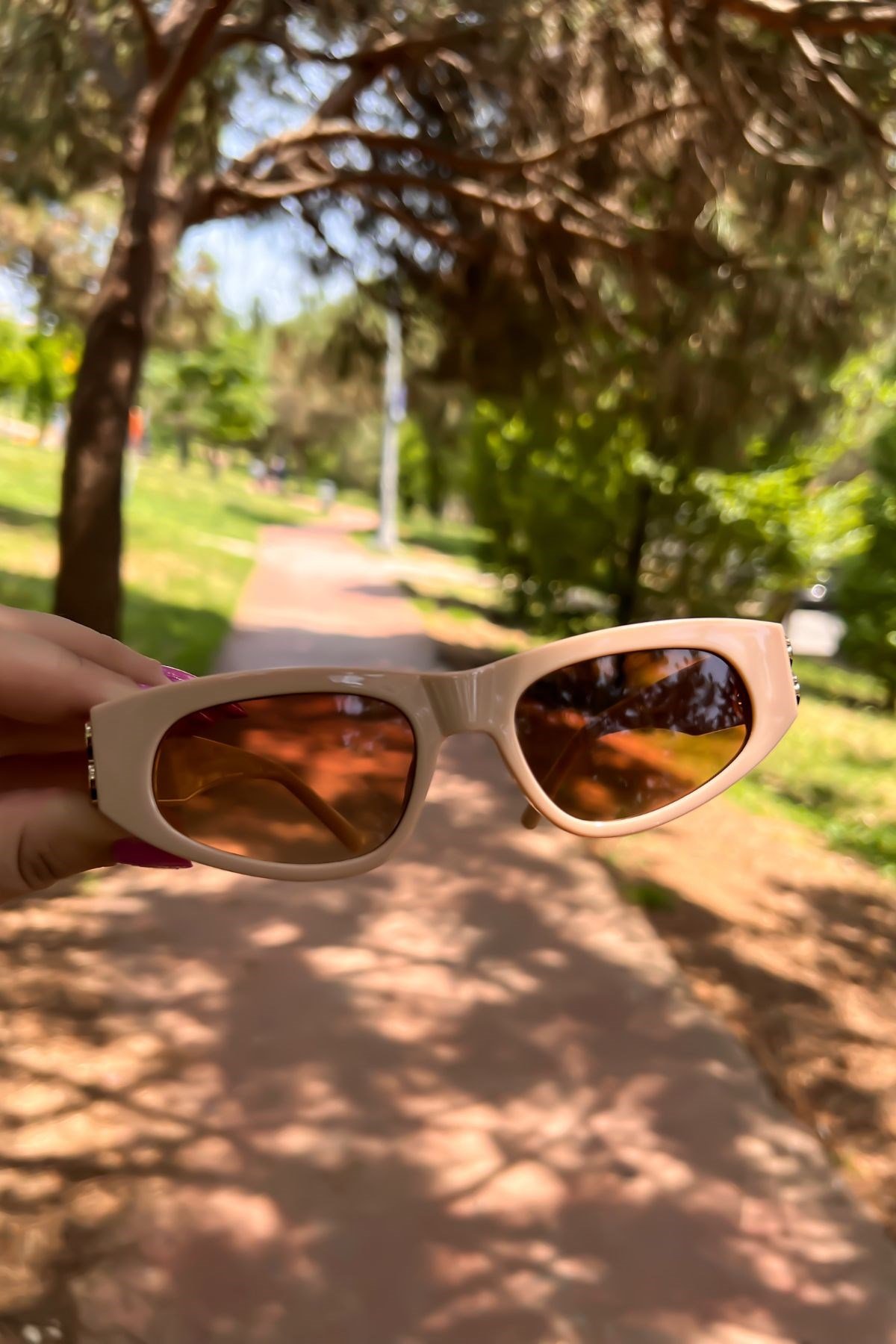Krem Rengi Cat Eyes Model Güneş Gözlüğü Krem Rengi