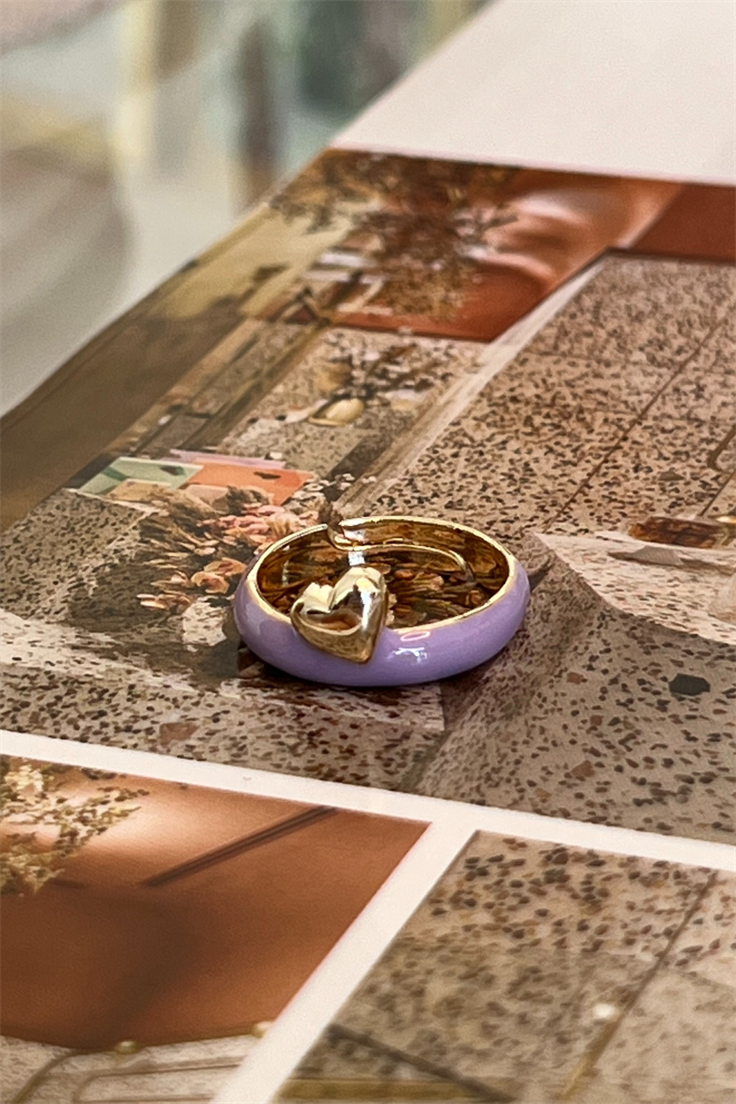 Lila Renk Mineli Gold Kalp Detaylı Yüzük Gold