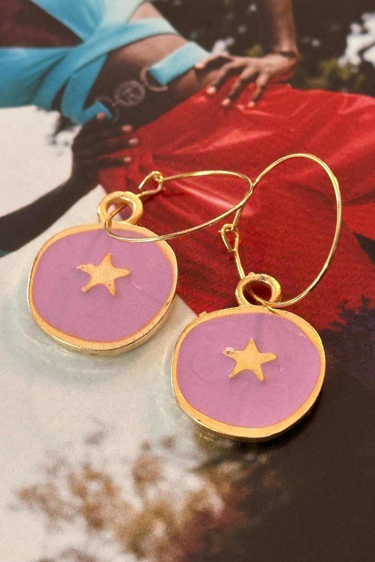 Lila Renk Yıldız Detaylı Küpe