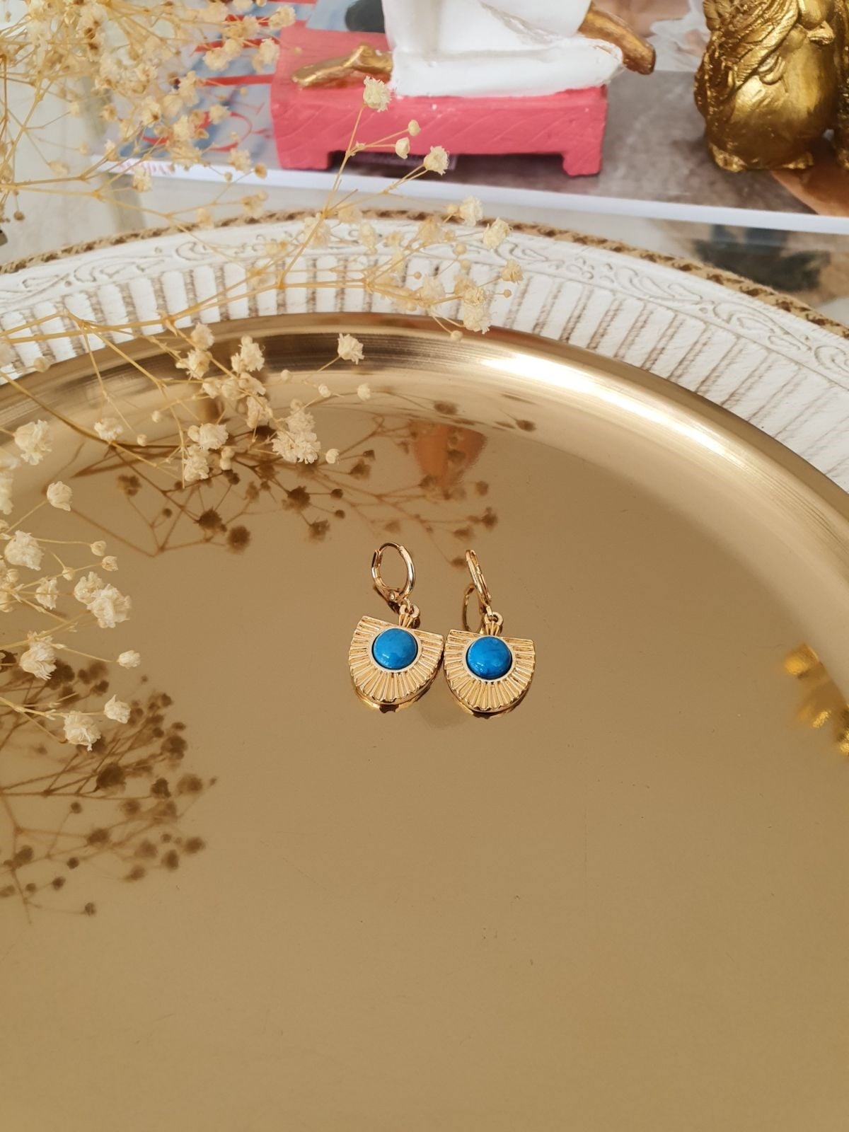 Mavi Taşlı Yelpaze Model Küpe Gold