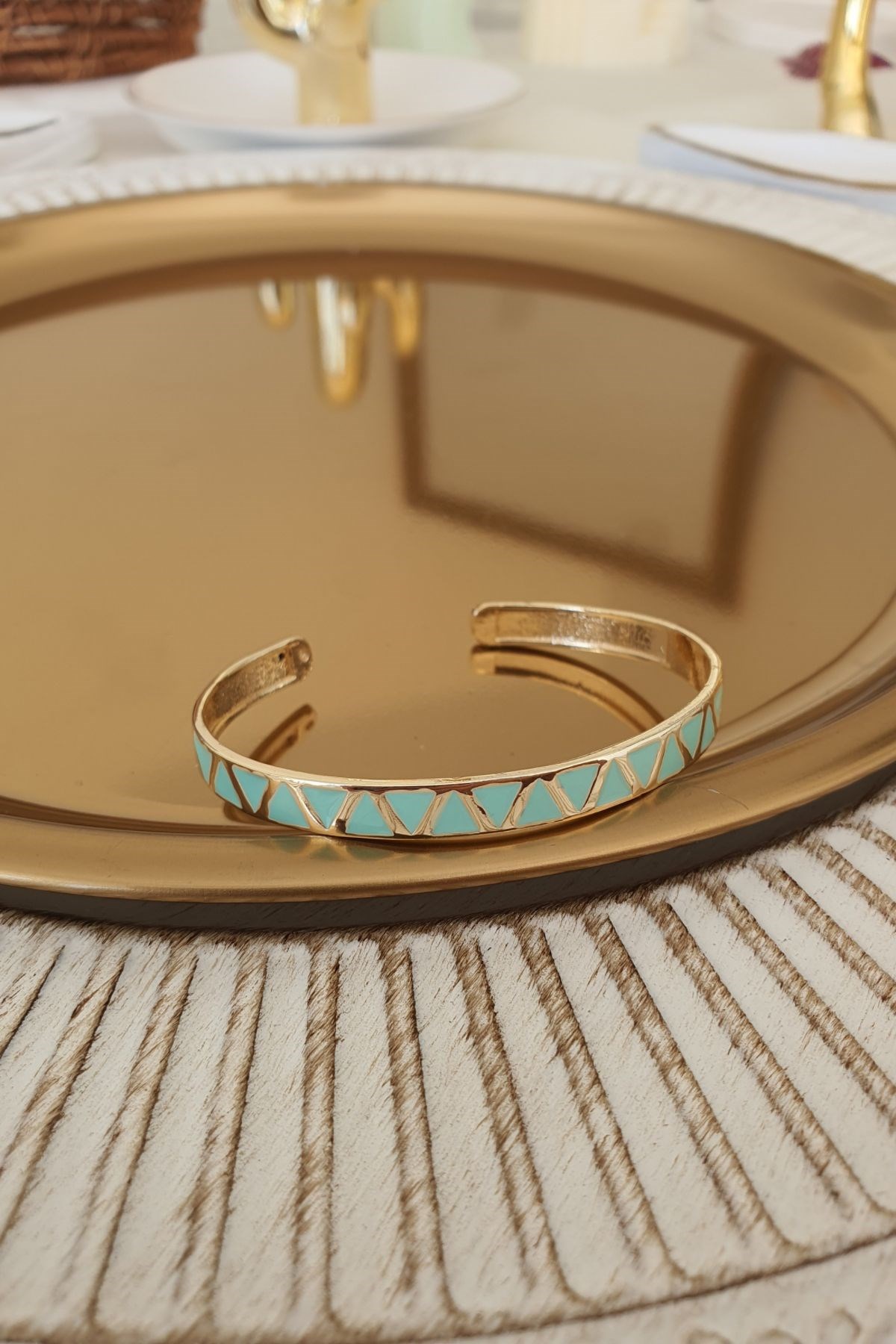 Mint Yeşili Zigzag Model Altı Açık Kelepçe Gold