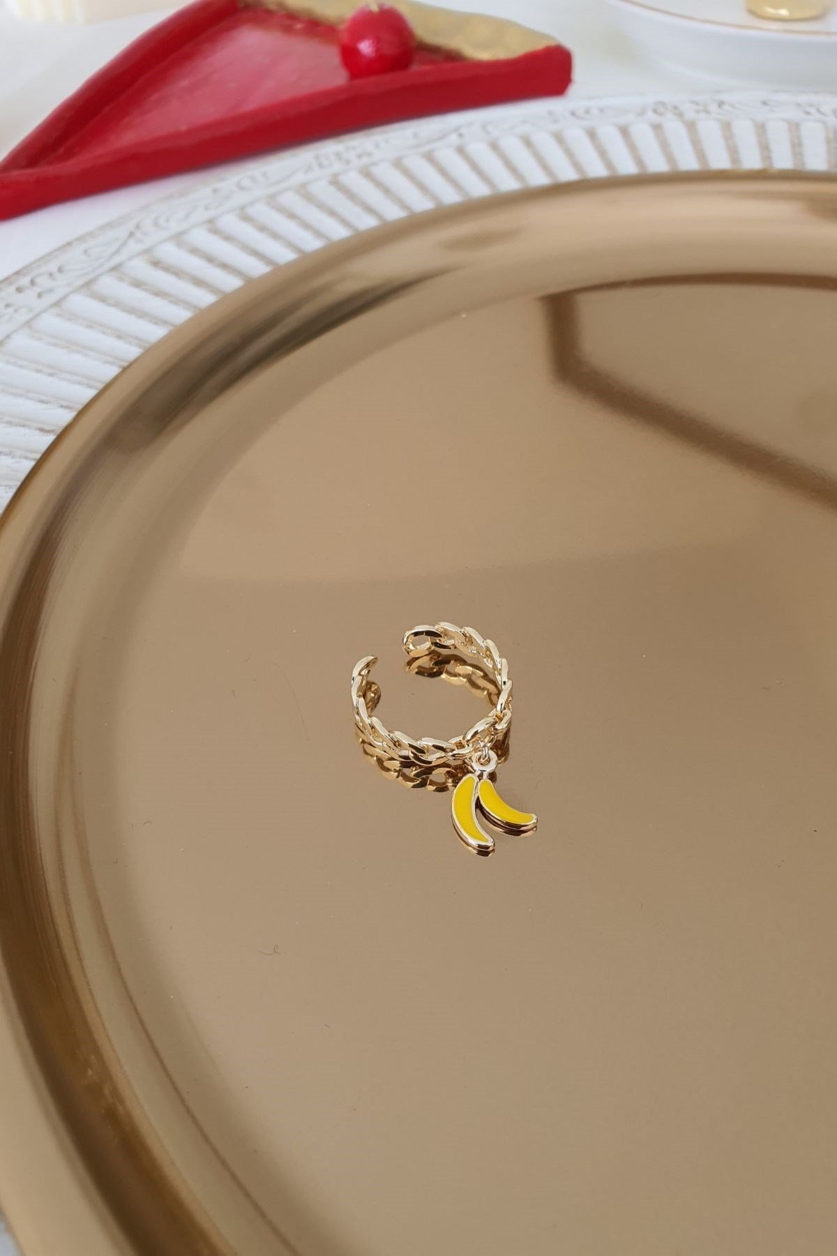Muz Sallantılı Zincir Yüzük Gold