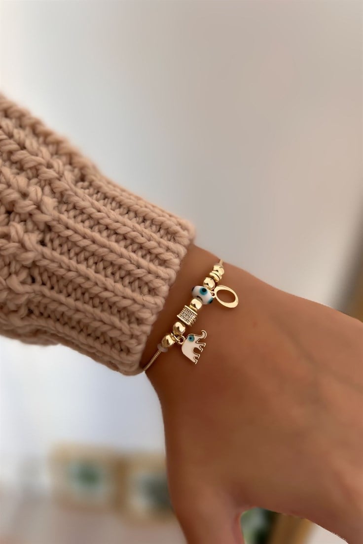 O Harfli ve Beyaz Mineli Fil Figürlü Nazar Bileklik Gold