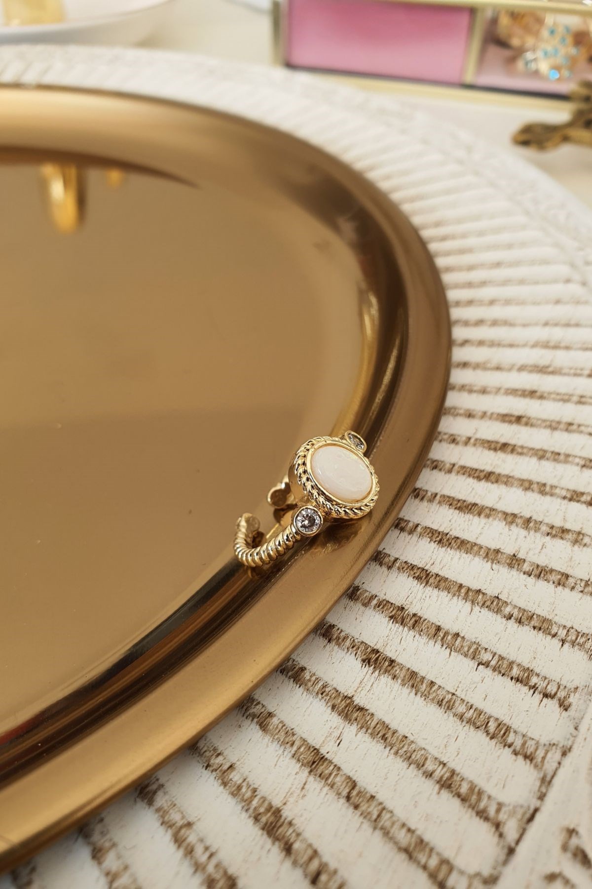 Opal Taşlı Oval Yüzük Gold