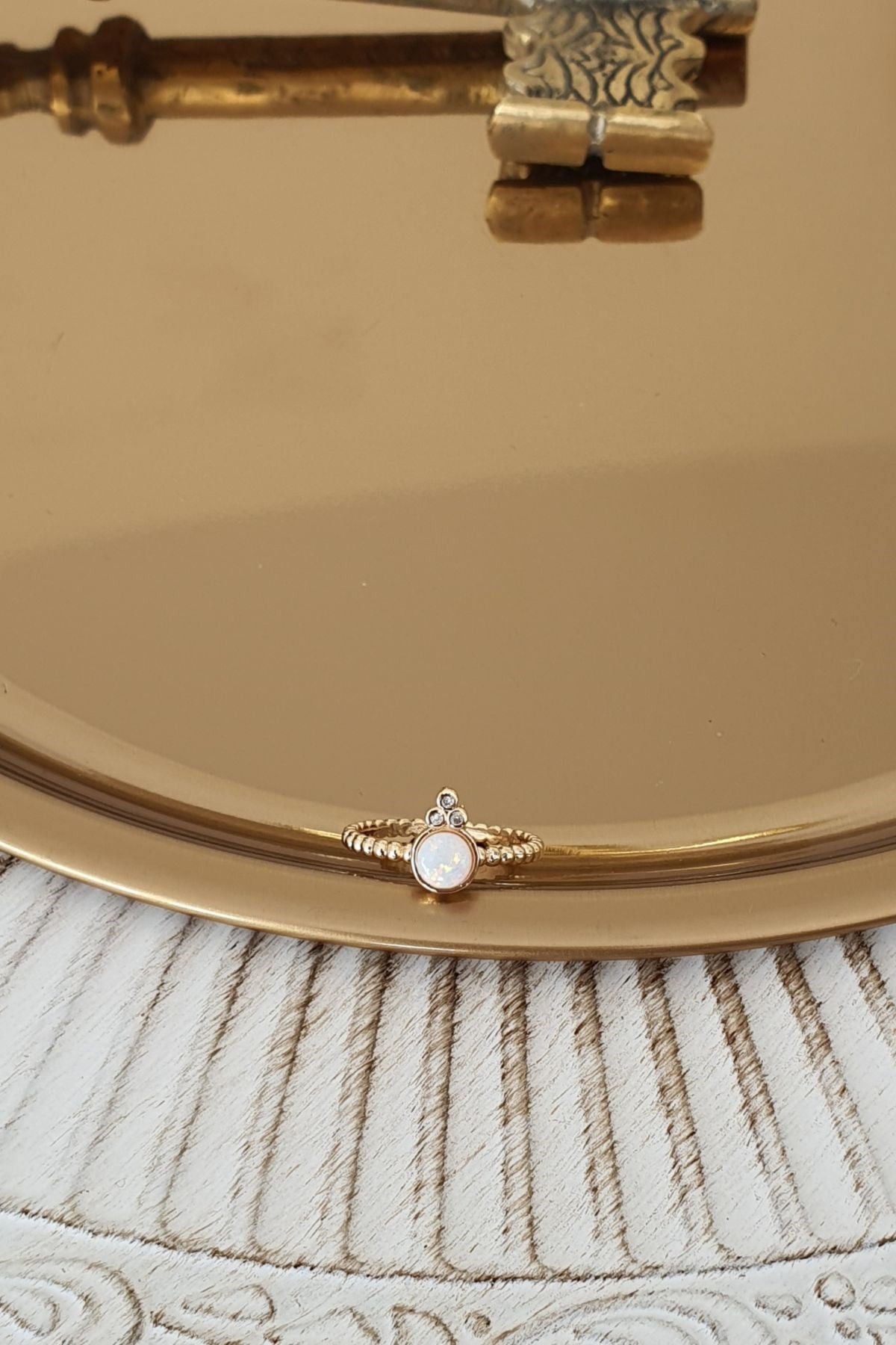 Opal Taşlı Üzeri Taç Model Yüzük Gold