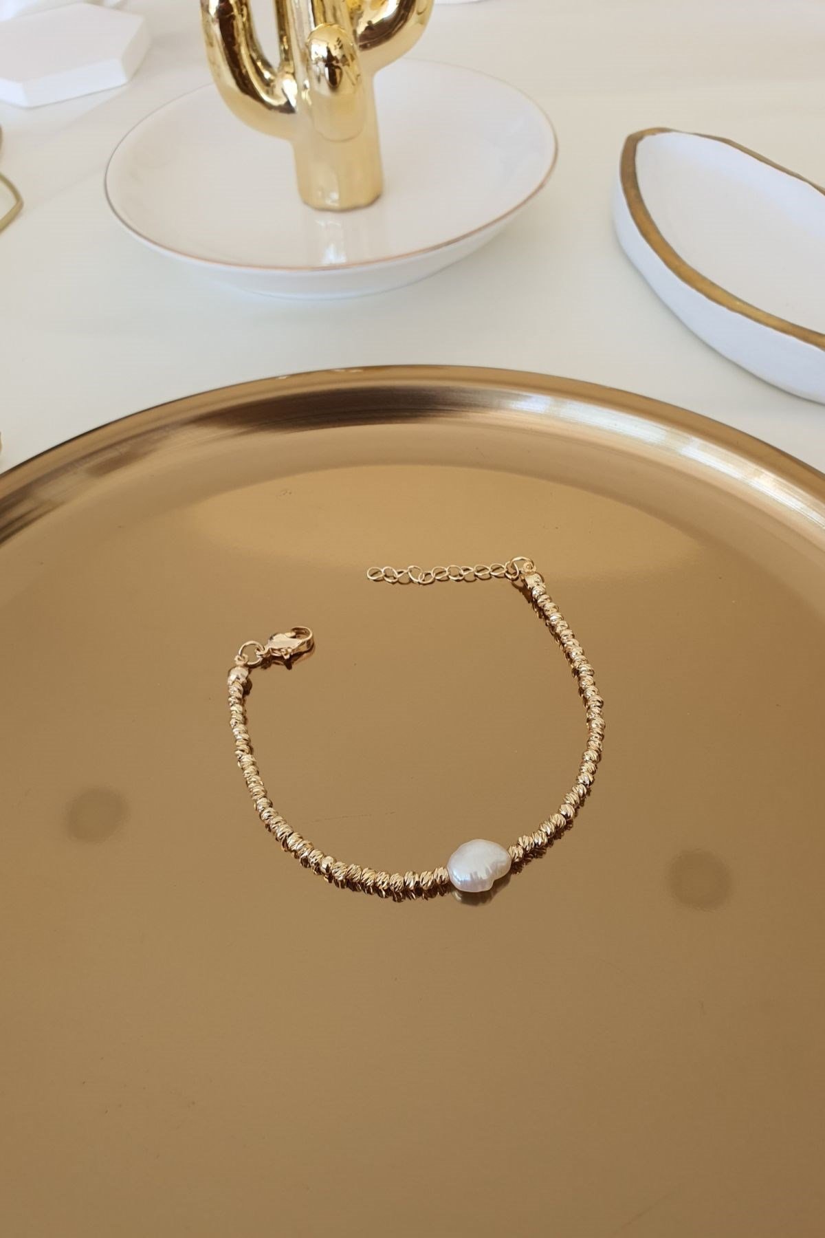 Ortası İnci Dorika Model Bileklik Gold