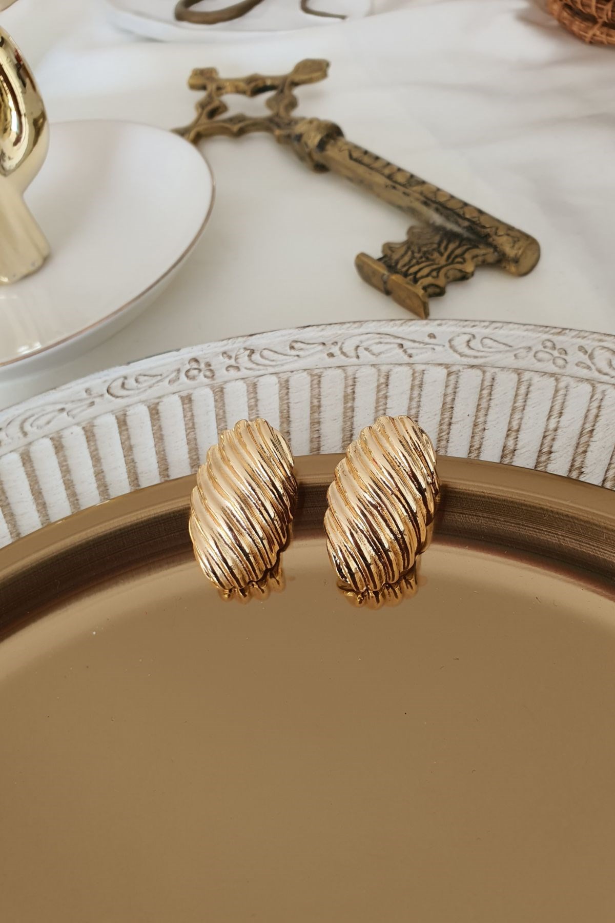 Oval Burgu Küpe Gold