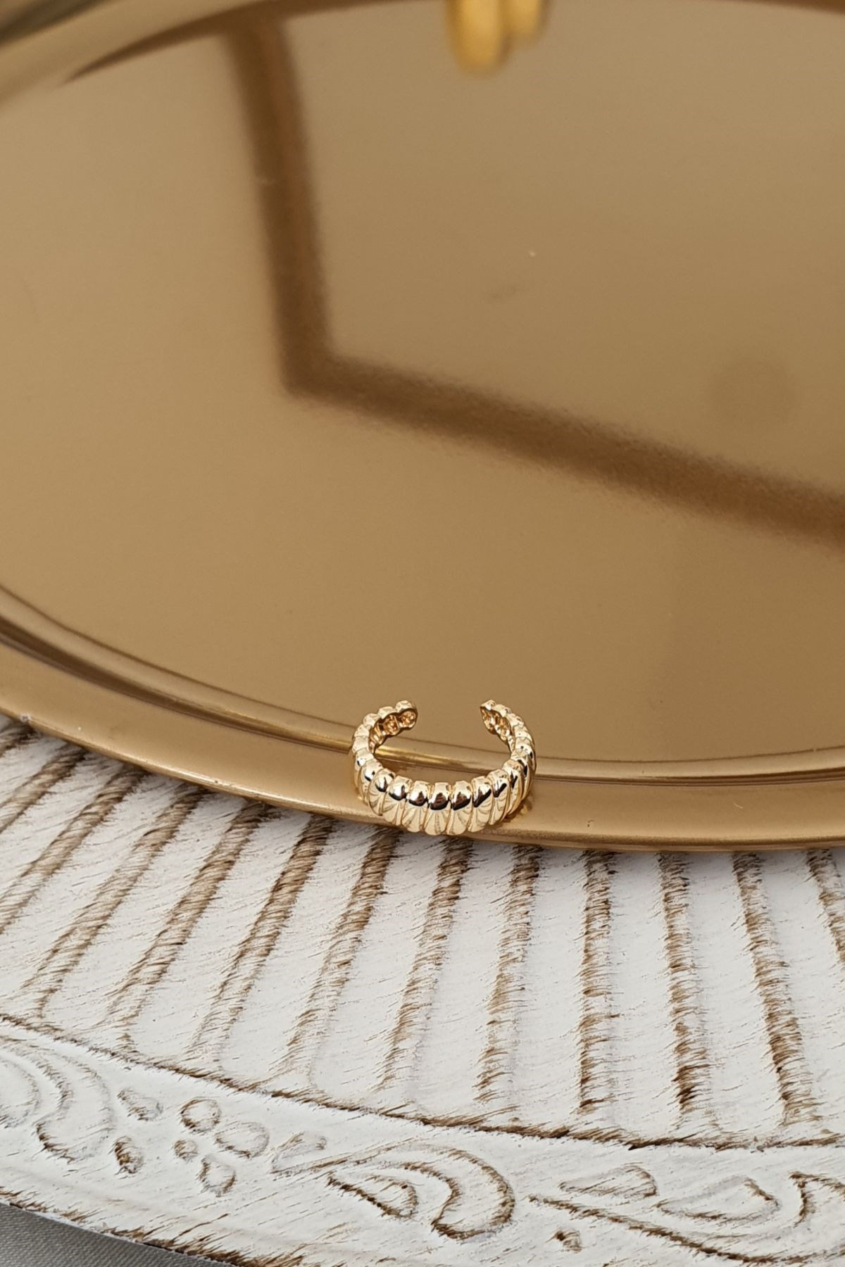 Oval Model Bohem Kıkırdak Küpe Gold,