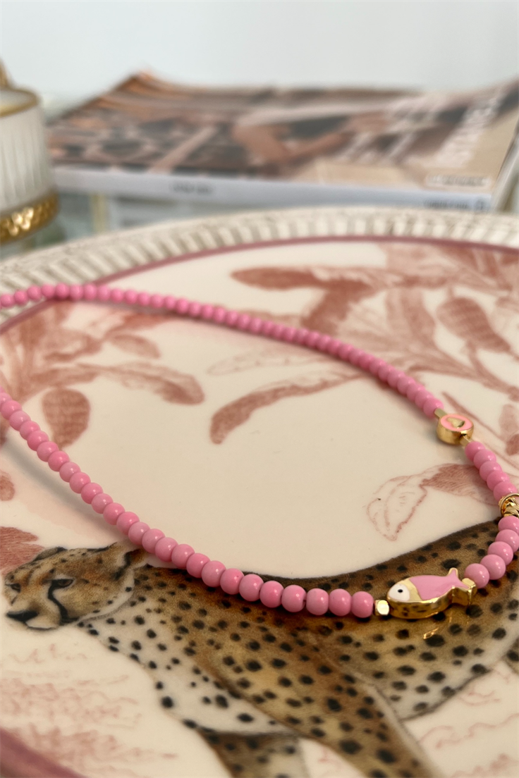 Pembe Balık, Deniz Yıldızı ve Kalp Detaylı Pembe Boncuklu Kolye Gold