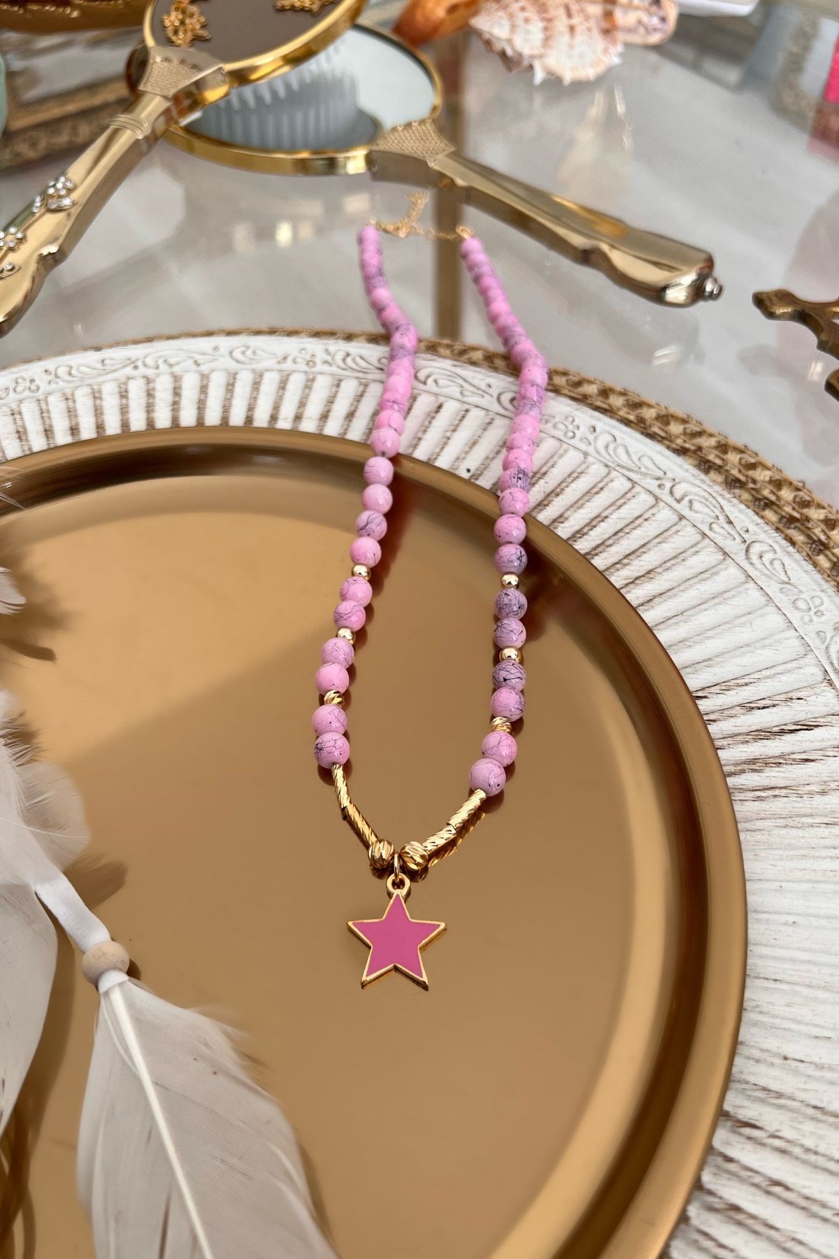 Pembe Boncuklu Dorika Detaylı Yıldız Figürlü Kolye Gold