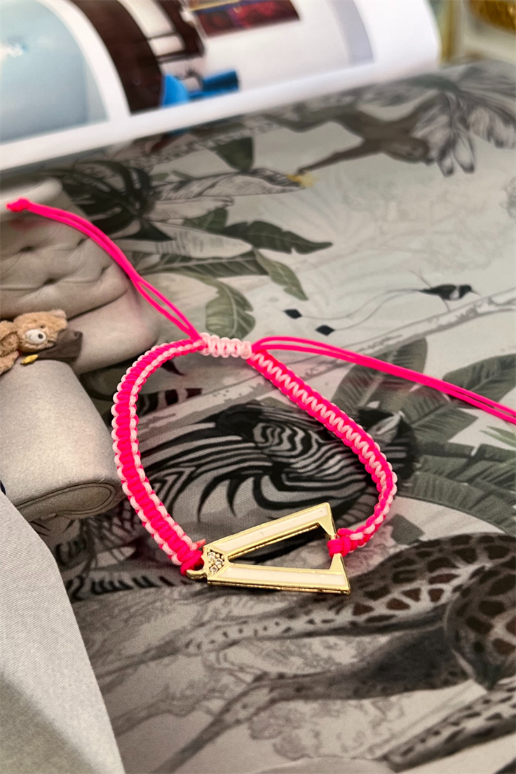 Pembe İpli Üçgen Model Asansör Ayarlı Bileklik Gold