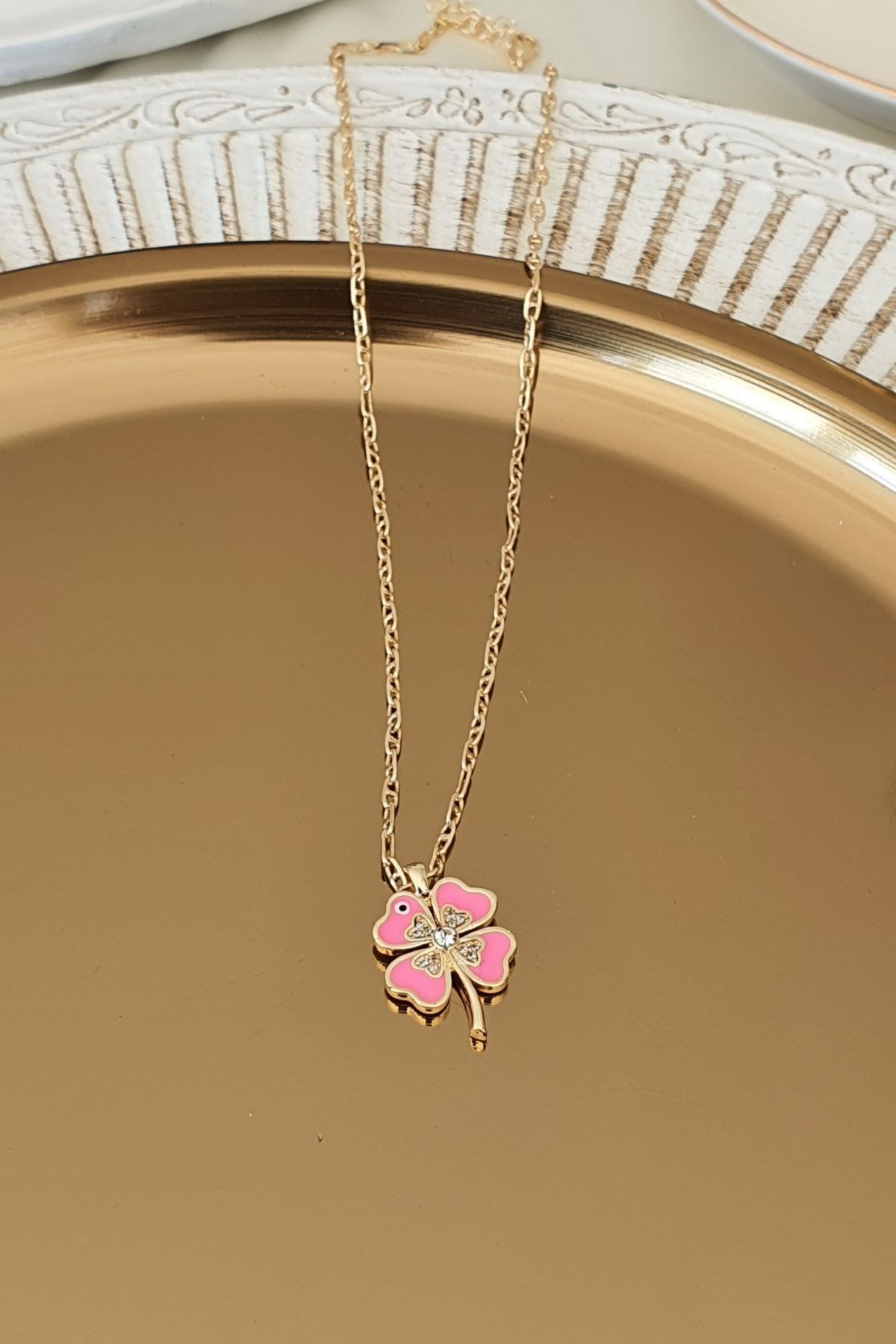 Pembe Mine Boyamalı Yoncak Kolye Gold