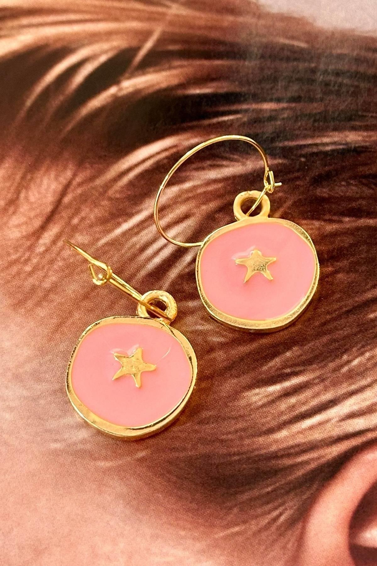 Pembe Mineli Yıldız Detaylı Küpe