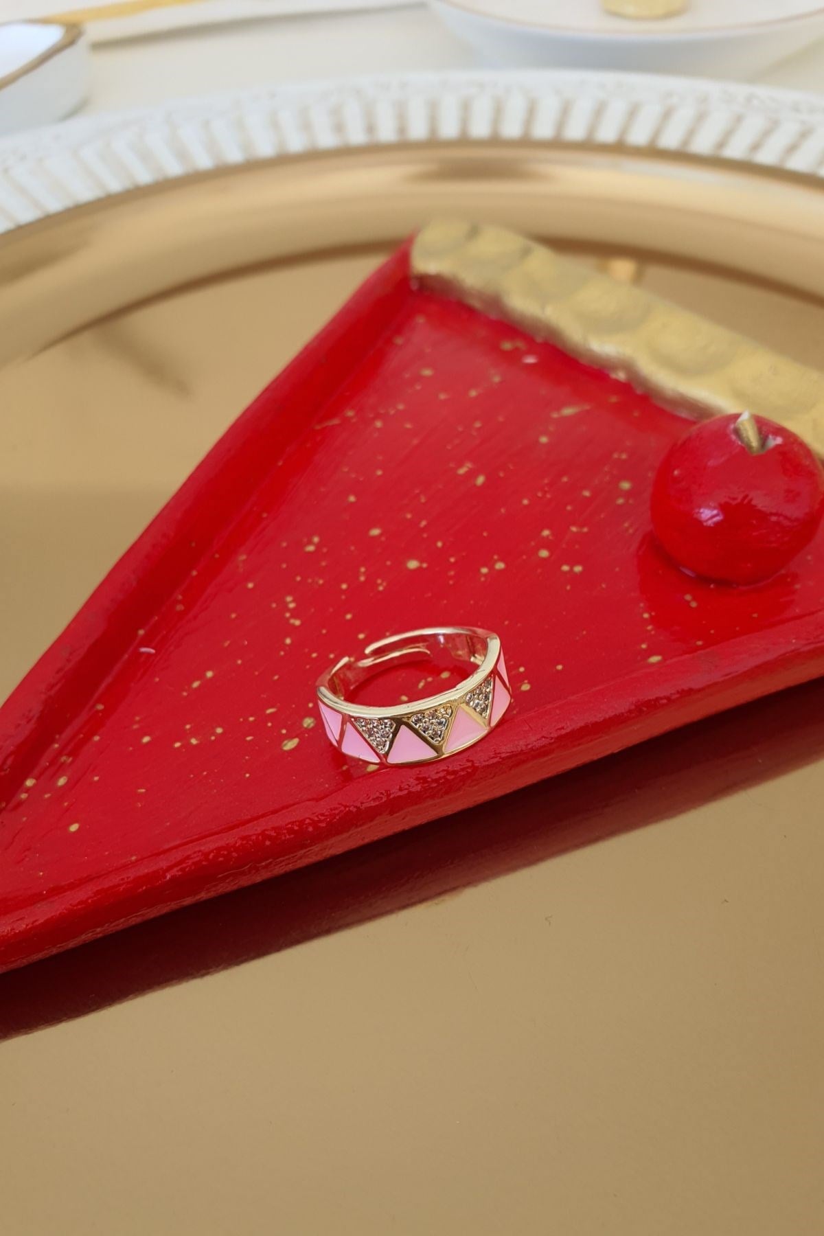 Pembe Mineli Zirkon Taşlı Zigzag Model Yüzük Gold