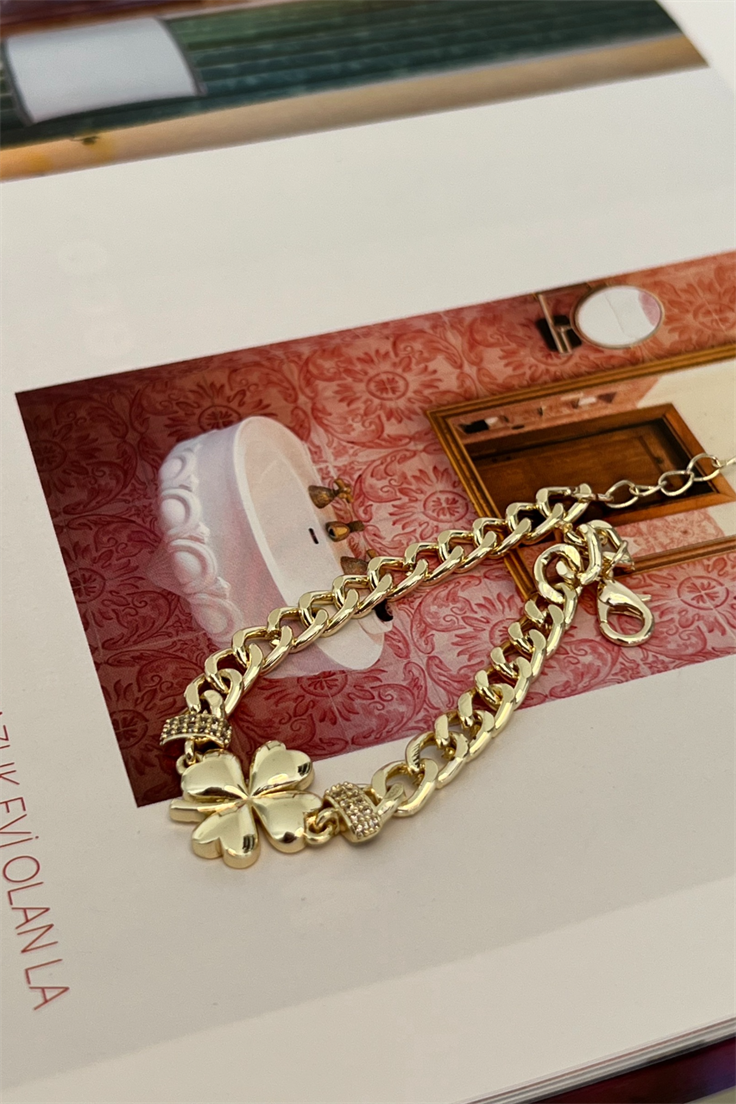 Plaka Yonca Model Zirkon Taş Detaylı Zincir Bileklik Gold