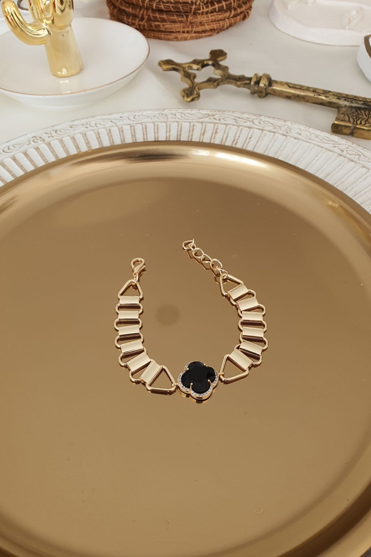 Plaka Zincirli Lacivert Renkli Yonca Model Bileklik Gold