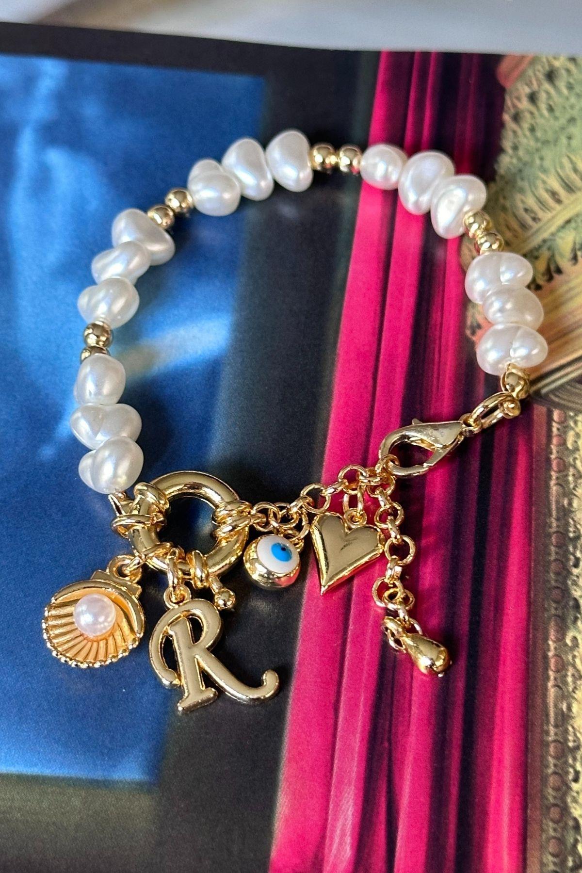 R Harfli İnci Model İstiridye,Nazar ve Kalp Sallantılı Tasarım Bileklik