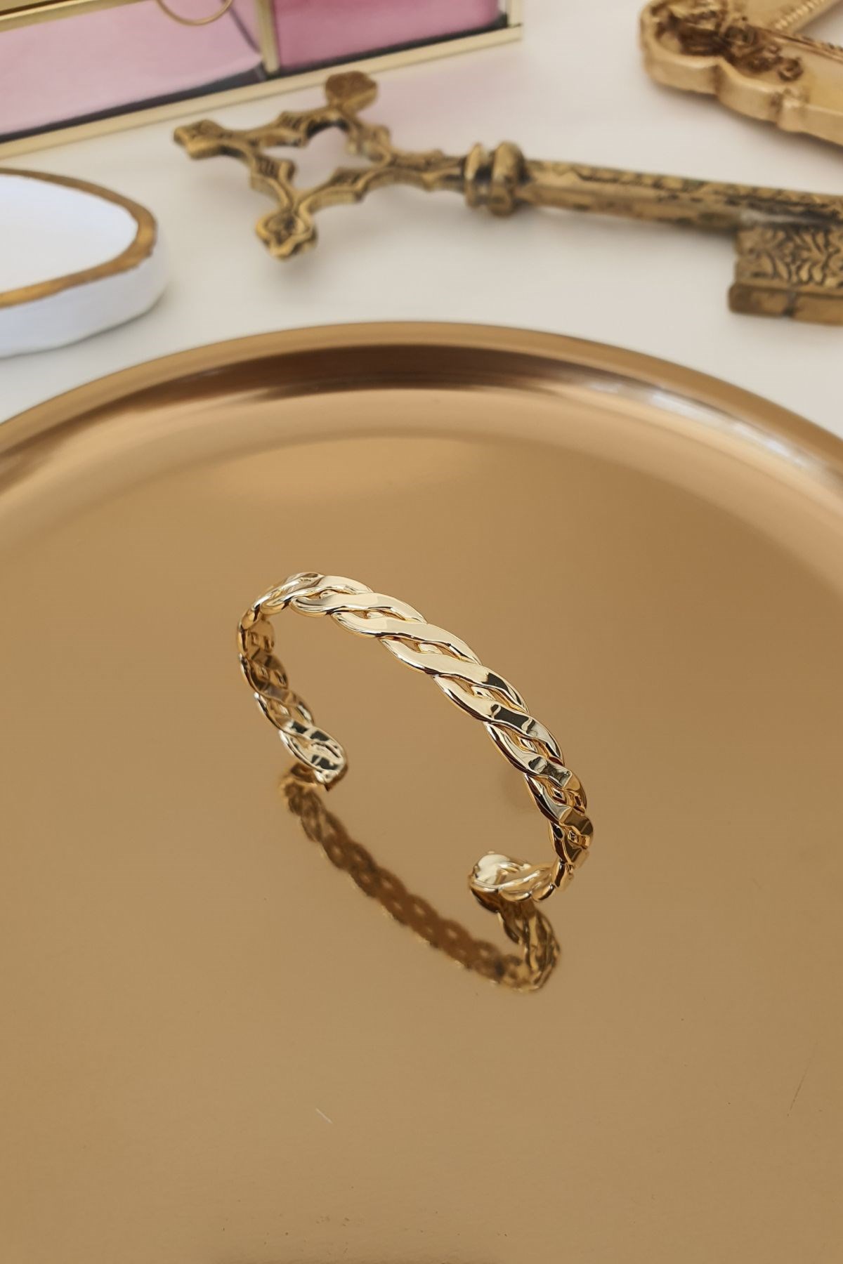 Sarmal Model Lazer Kesimli Altı Açık Kelepçe Gold