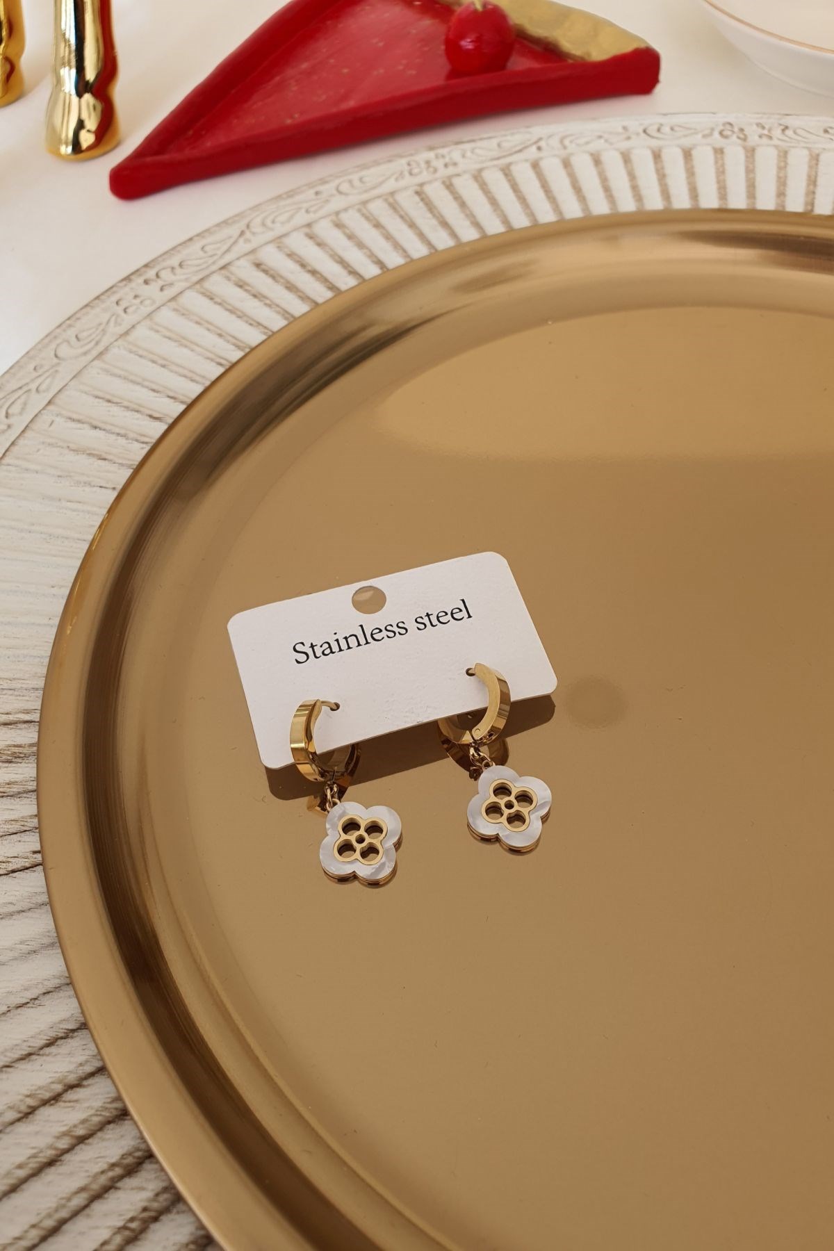 Sedef Taşlı Yonca Küpe Gold