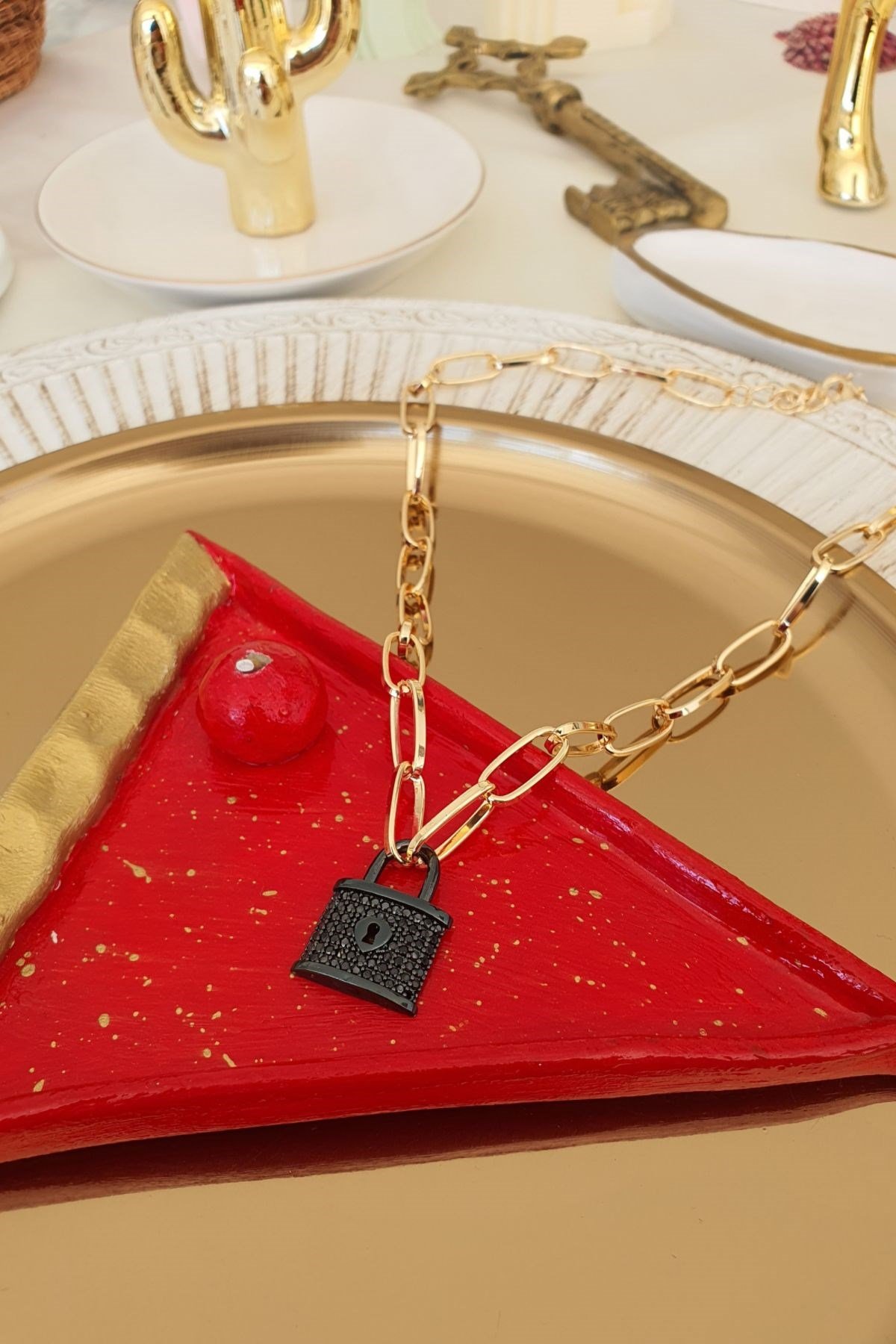 Siyah Kilit Model Zincir Kolye Gold