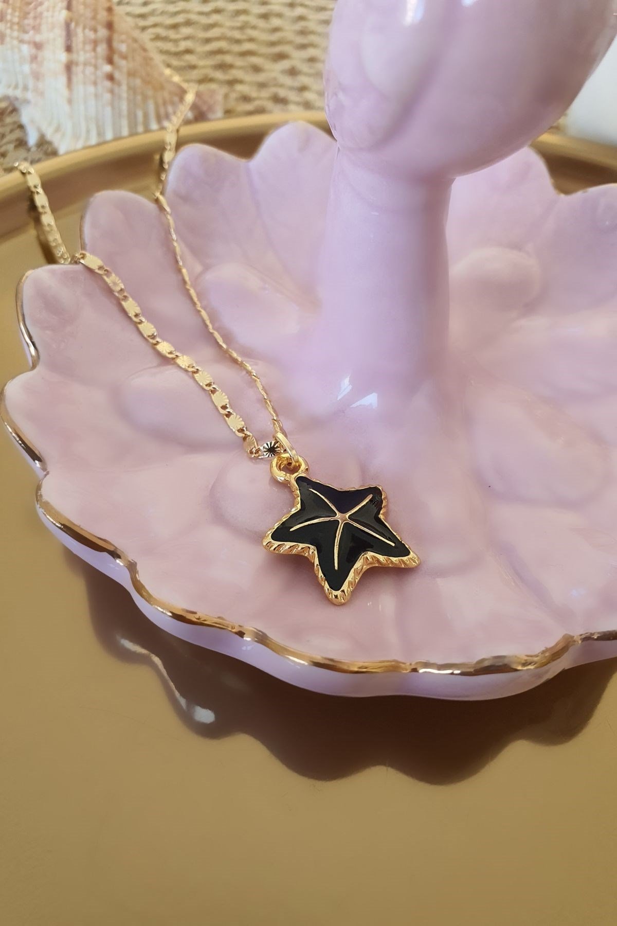 Siyah Mineli Deniz Yıldızı Model Zincir Kolye Gold
