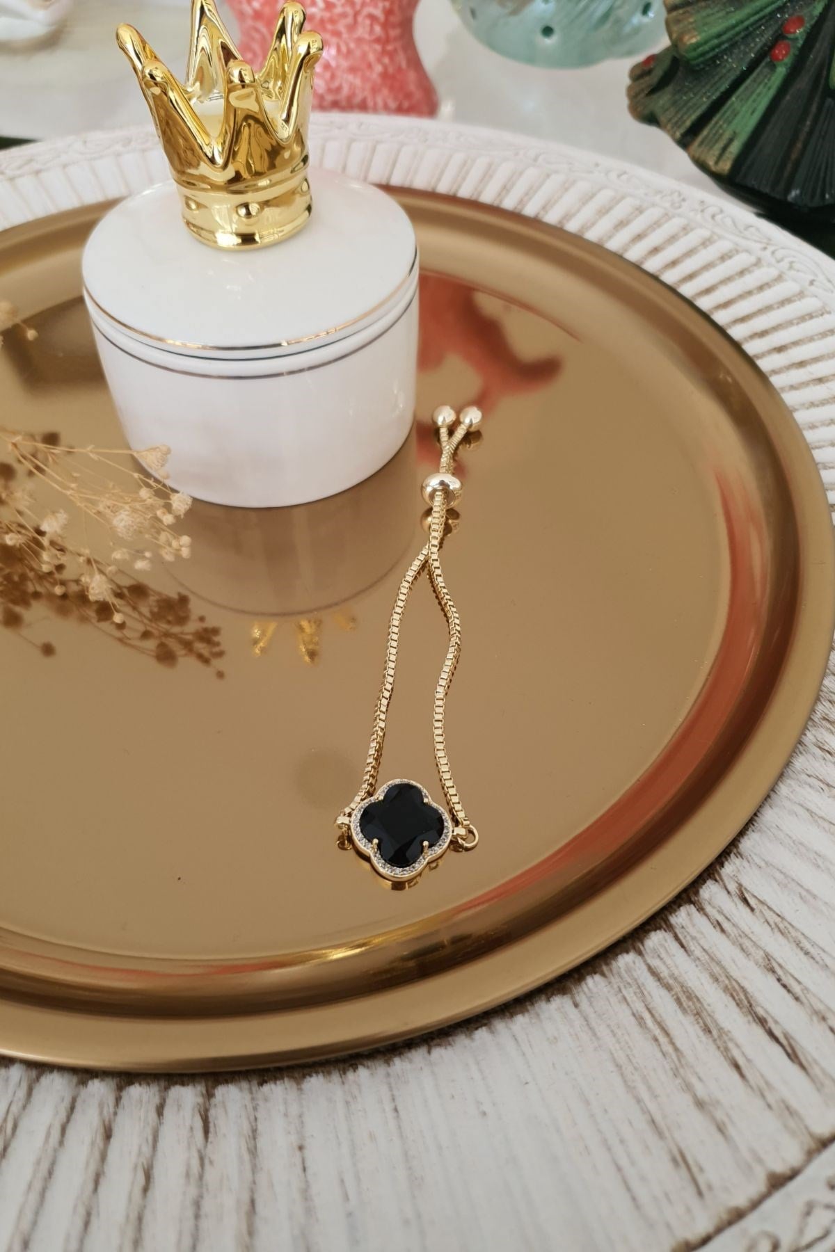 Siyah Taşlı Yonca Model Asansör Ayarlı Bileklik Gold