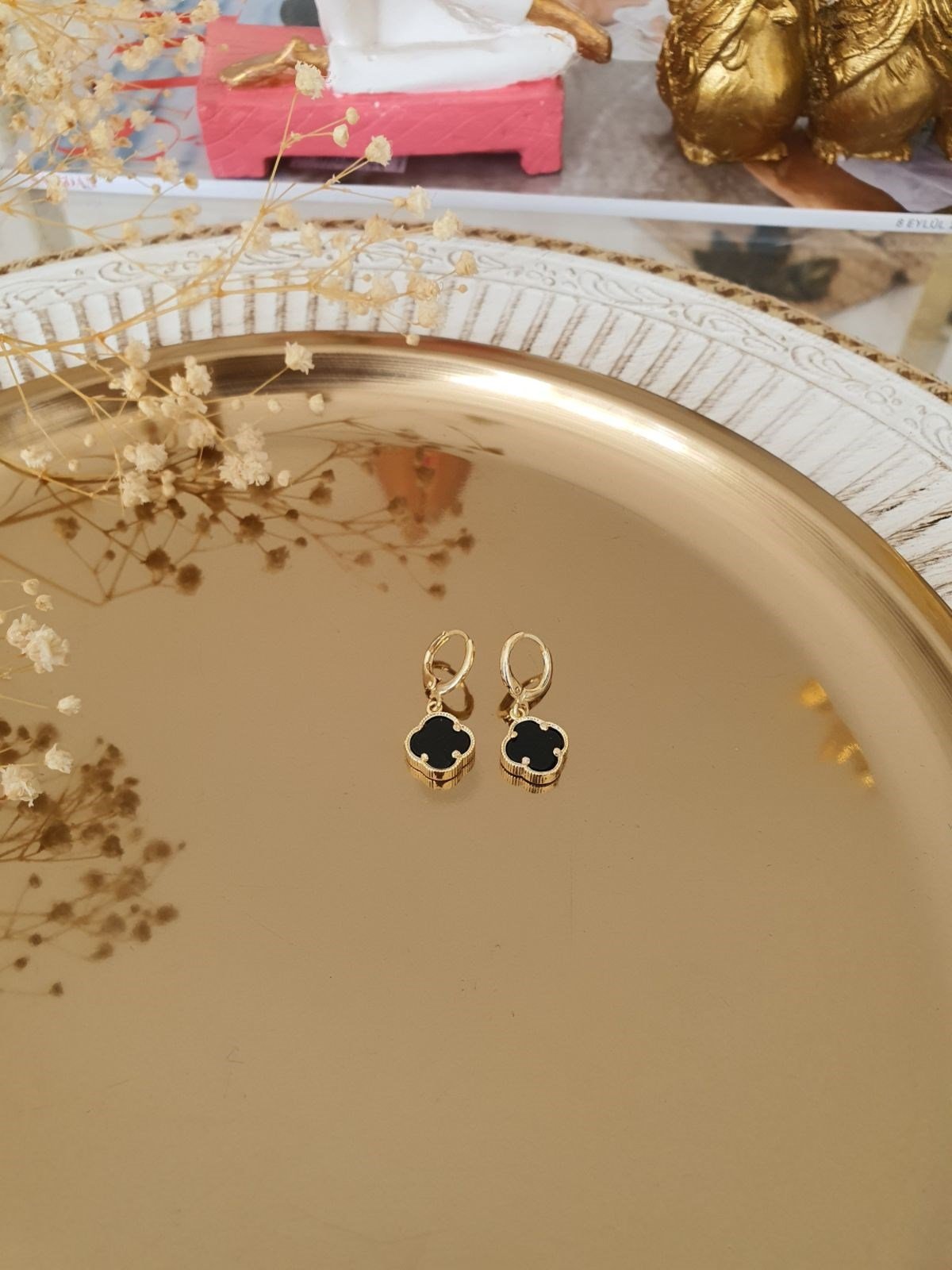 Siyah Taşlı Yonca Model Küpe Gold