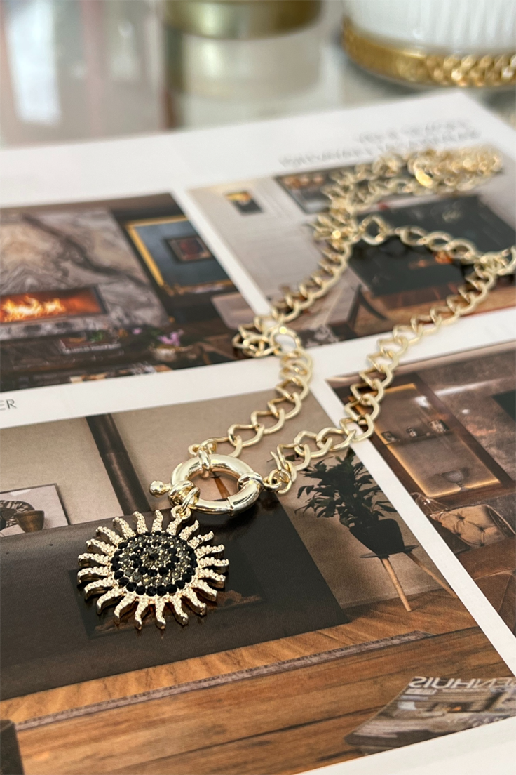 Siyah Zirkon Taşlı Güneş Kolye Gold