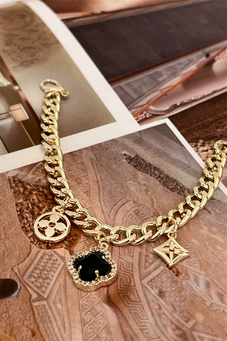 Siyah Zirkon Taşlı Yonca Model Aparatlı Künye Gold