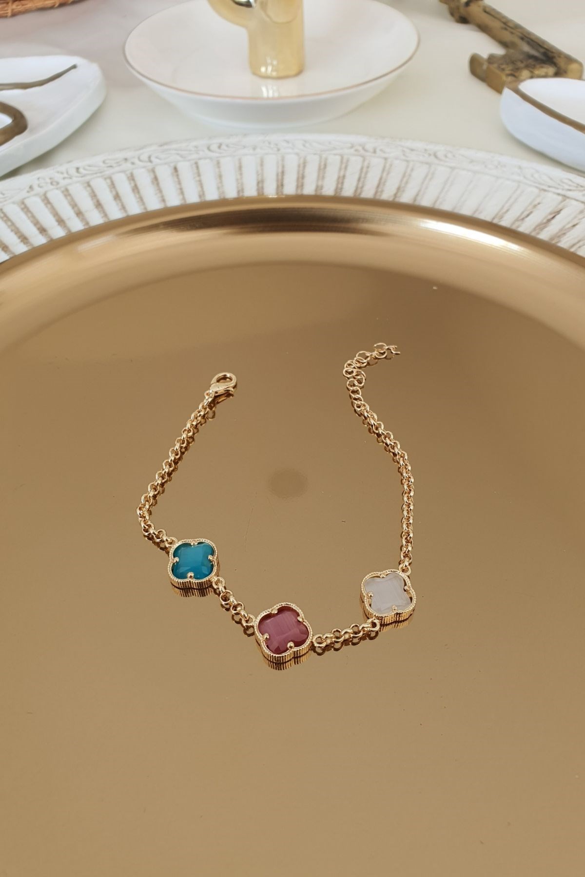 Üç Renkli Yonca Model Sıralı Bileklik Gold