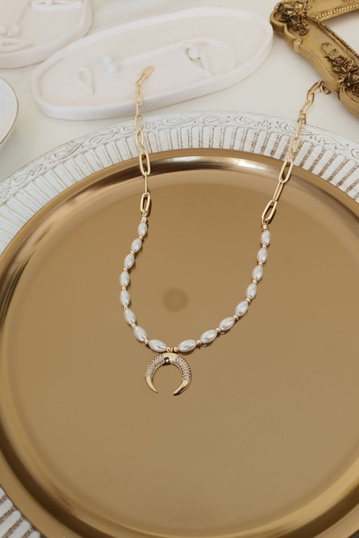 Üzeri Zirkon Taşlı Hilal Model İnci Kolye Gold