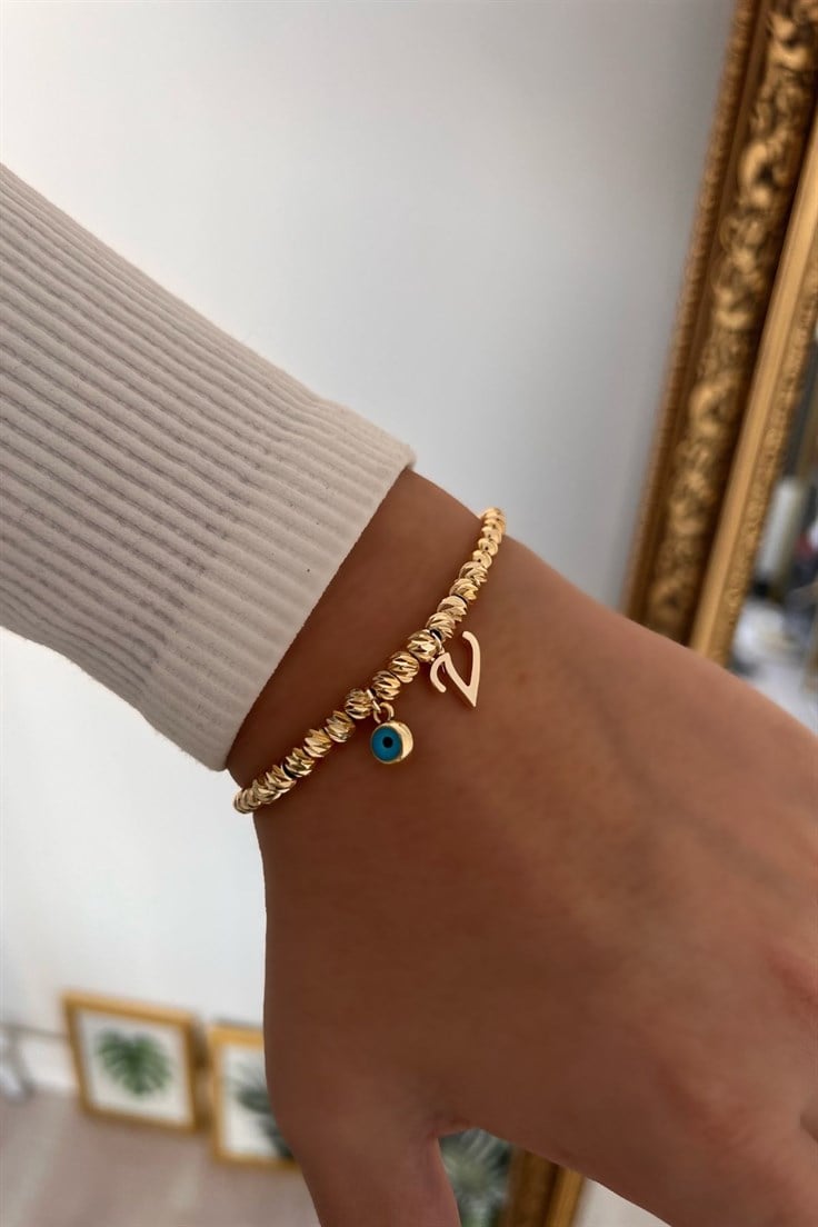 V Harf ve Nazar Sallantılı Dorika Bileklik Gold
