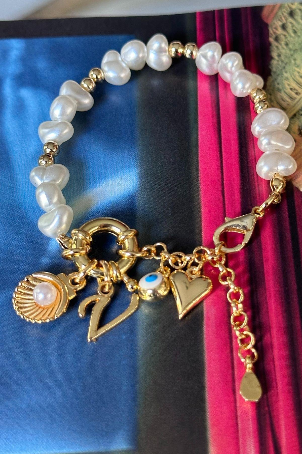 V Harfli İnci Model İstiridye,Nazar ve Kalp Sallantılı Tasarım Bileklik