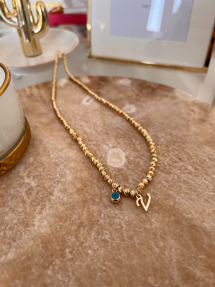 V Harfli ve Nazar Detaylı Dorika Kolye Gold