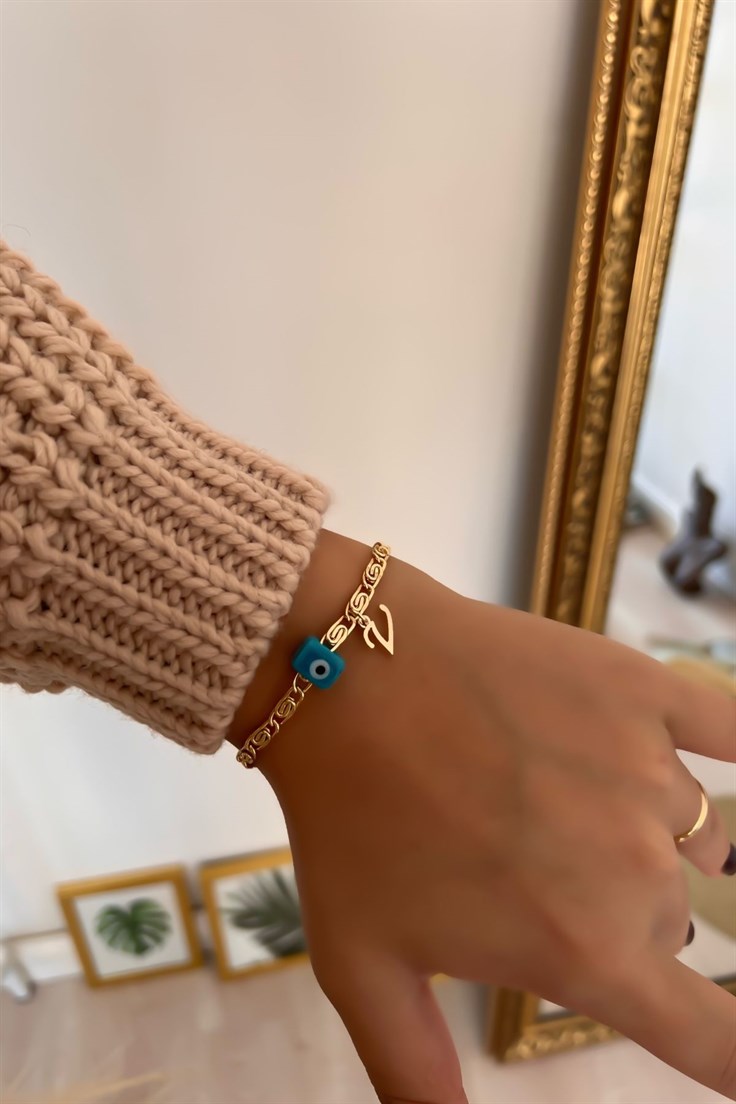 V Harfli ve Nostalji Boncuklu Ezme Zincir Bileklik Gold