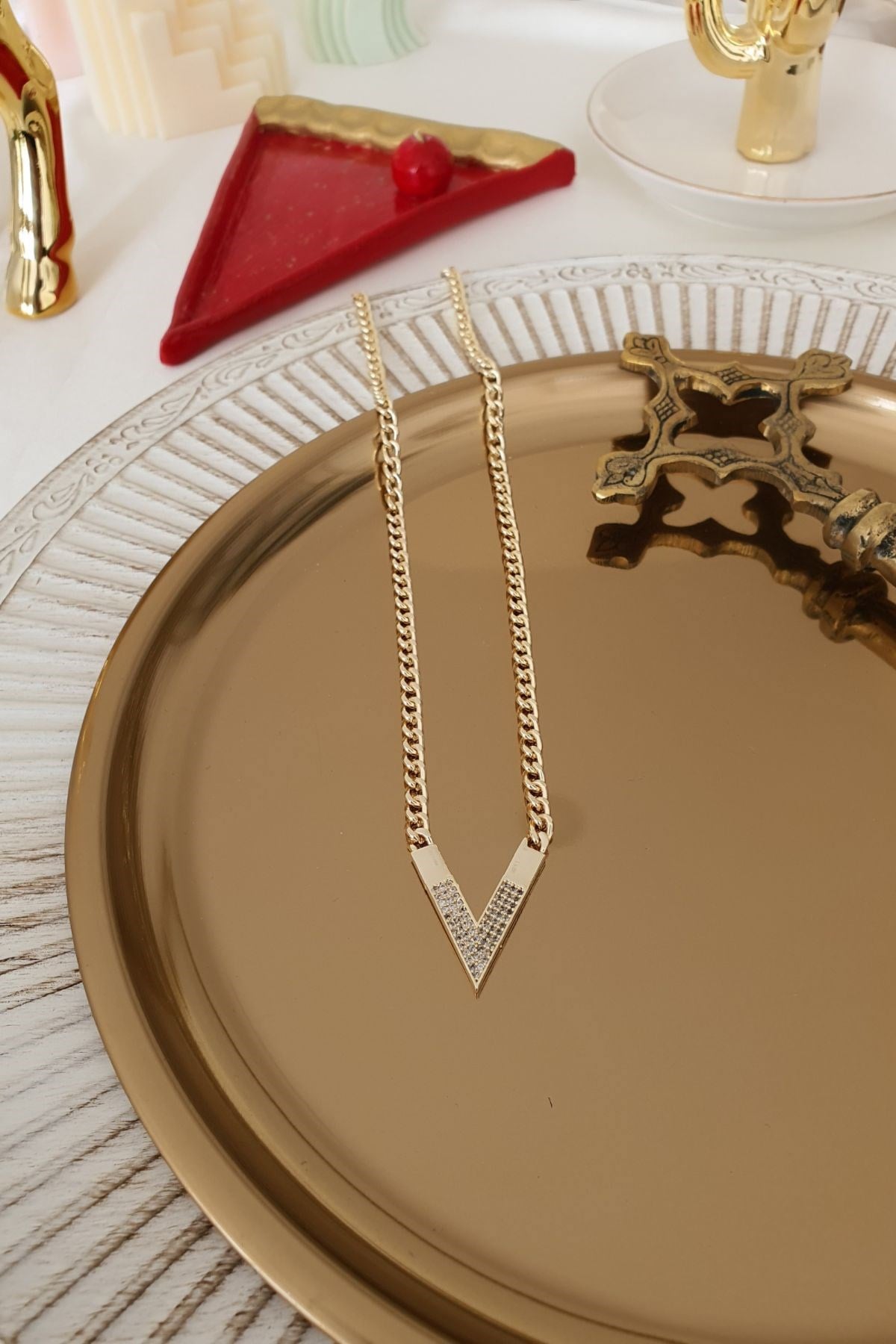 V Model Zirkon Taşlı Kolye Gold