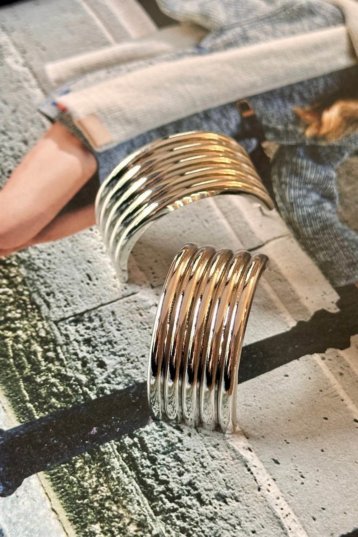 Vip Gümüş Renk Marka Model Küpe