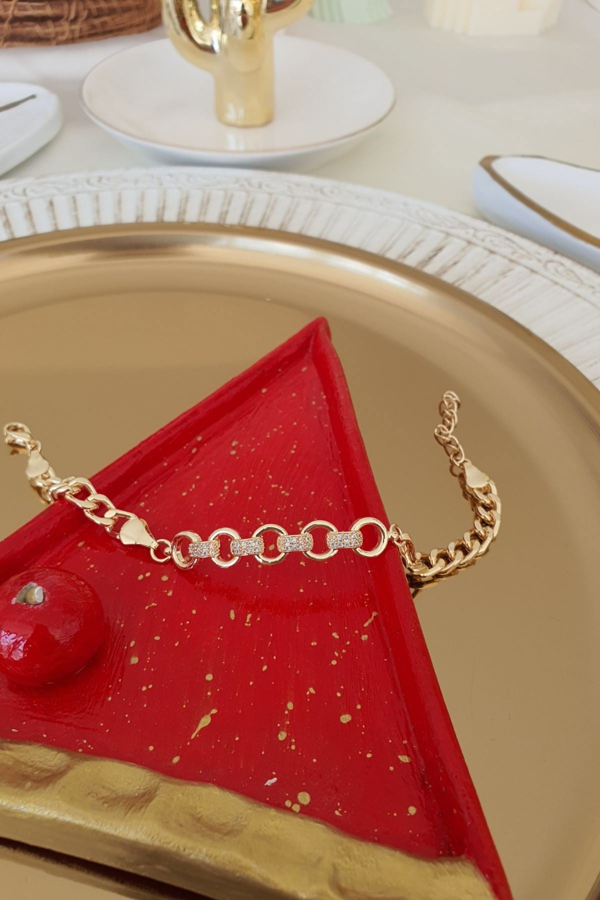 Vip Model Daire Sıralı Zirkon Taşlı Bileklik Gold