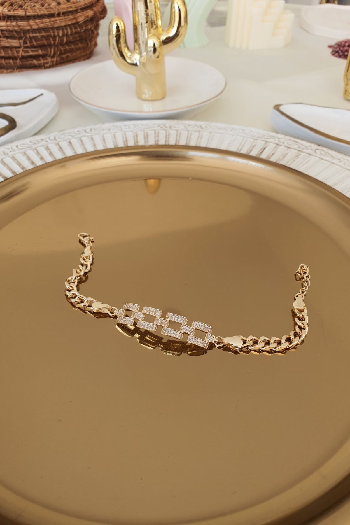 Vip Model Kare Taşlı Zincir Bileklik Gold
