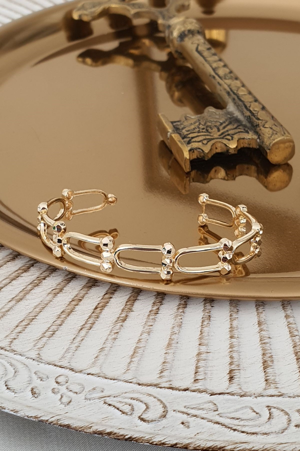 Vip Model Topçuk Model Altı Açık Kelepçe Gold
