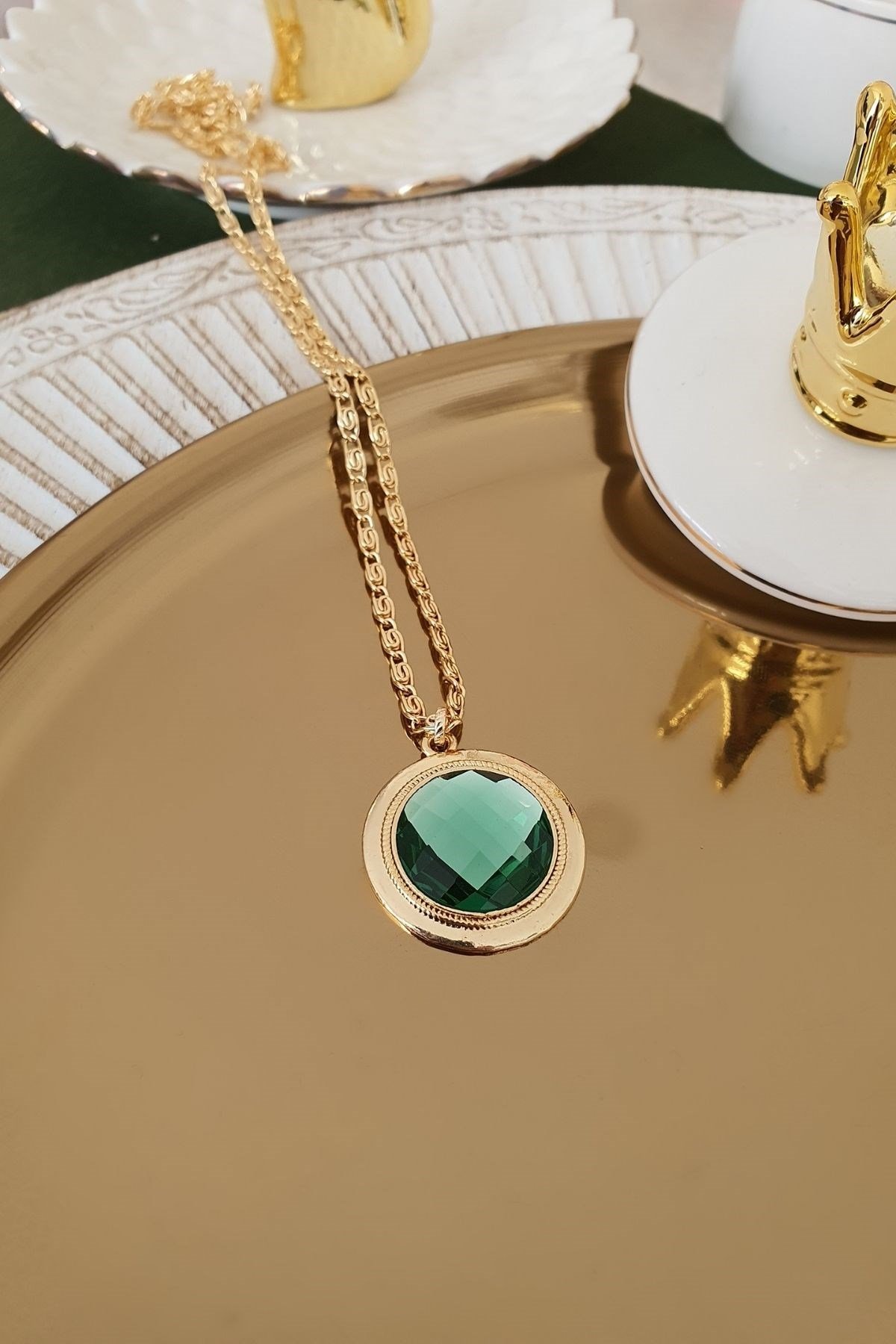 Yeşil Renk Fasetli Taş Model Daire Kolye Gold